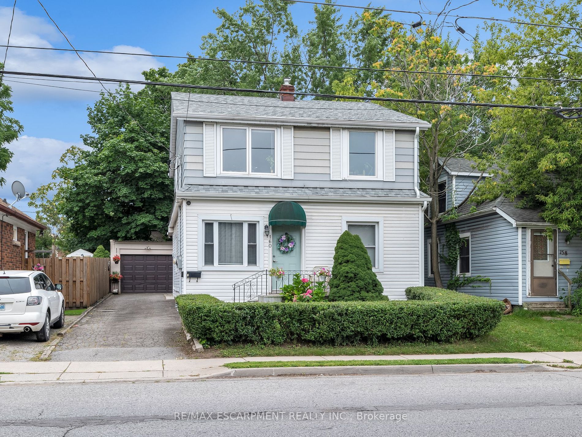 160 Welland Ave