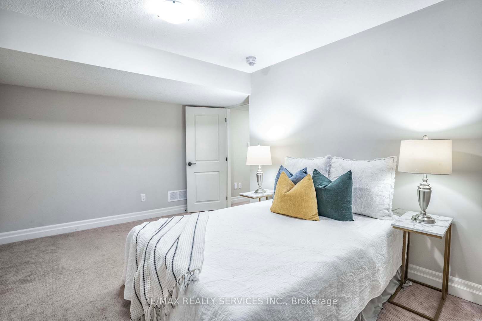 2290 Torrey Pines Way, #26