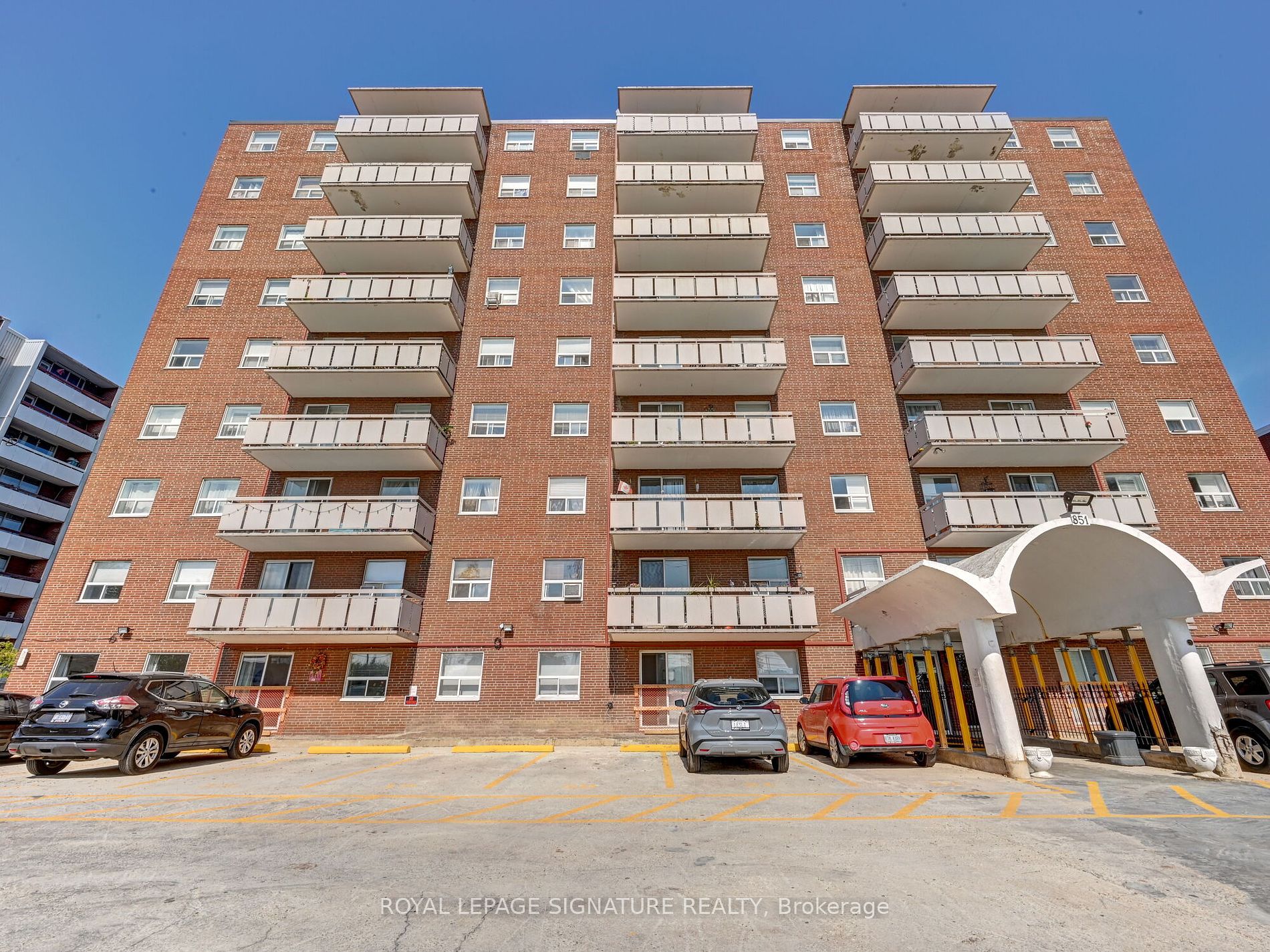 851 Queenston Rd, #902
