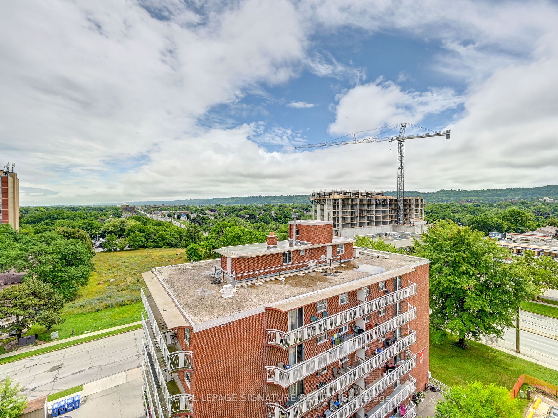 851 Queenston Rd, #902