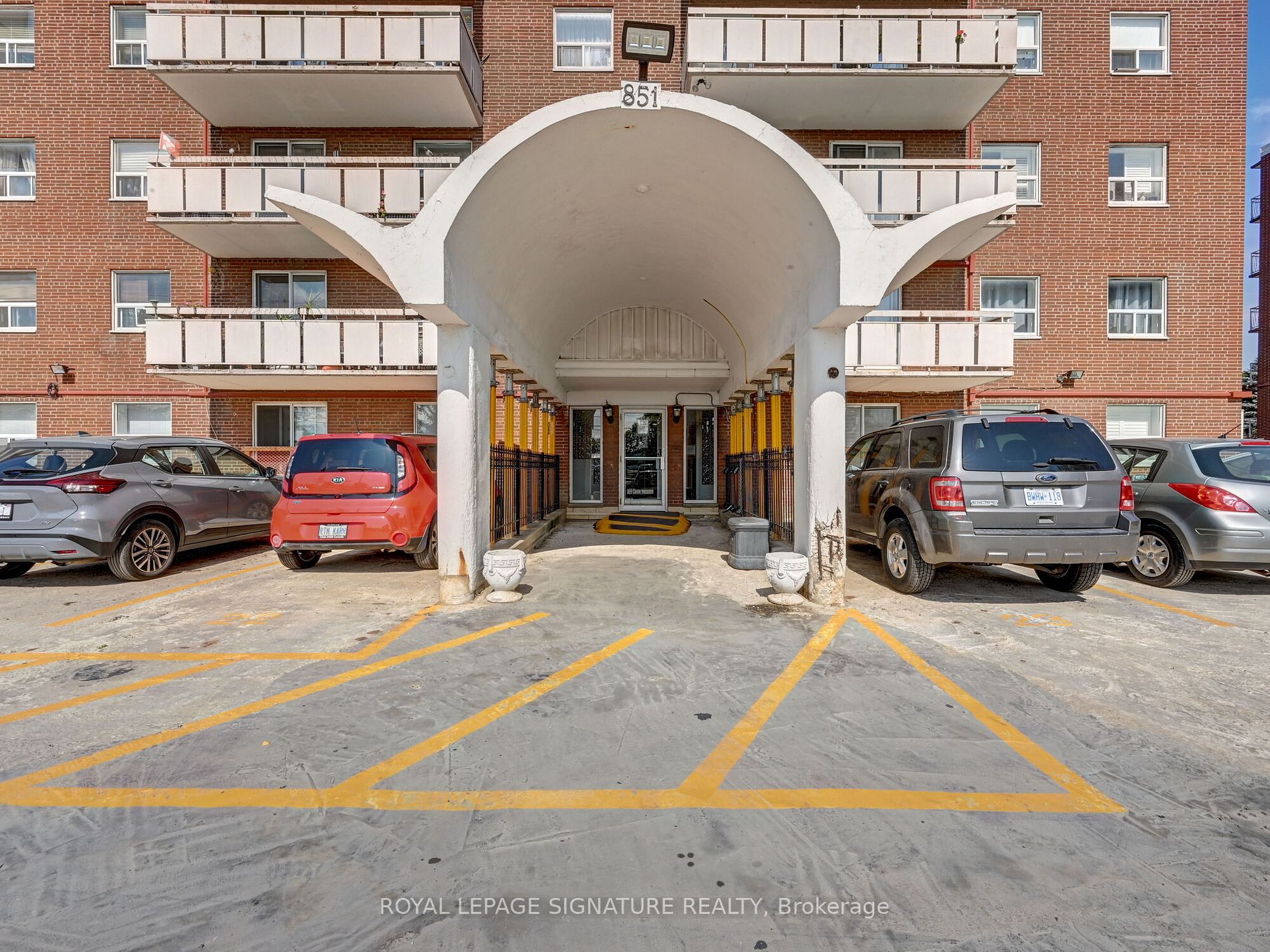851 Queenston Rd, #902