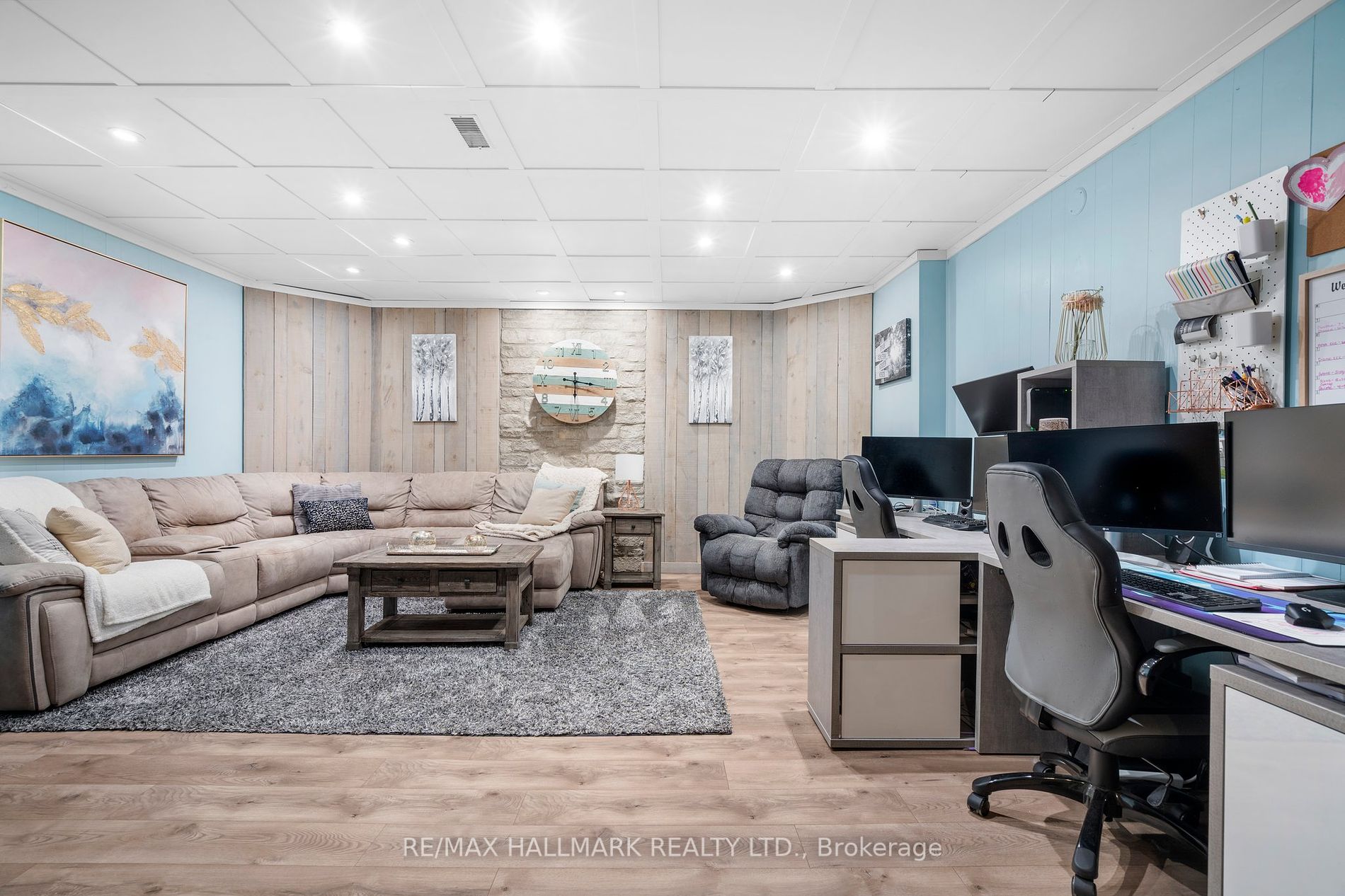 8040 Woodland Ave