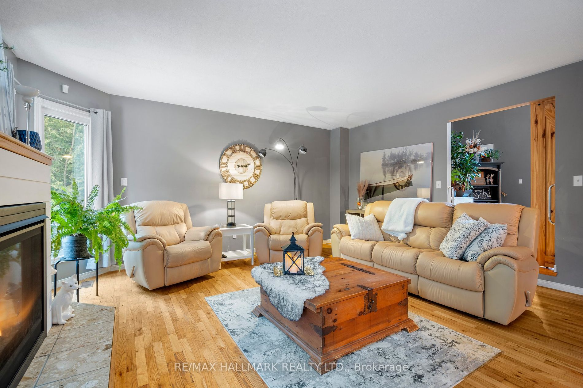 8040 Woodland Ave