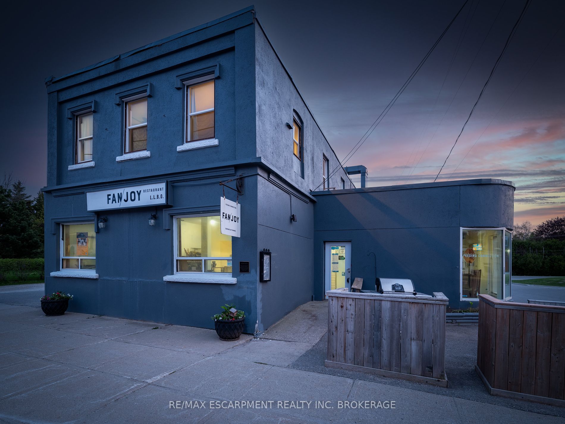 100 Trafalgar Rd