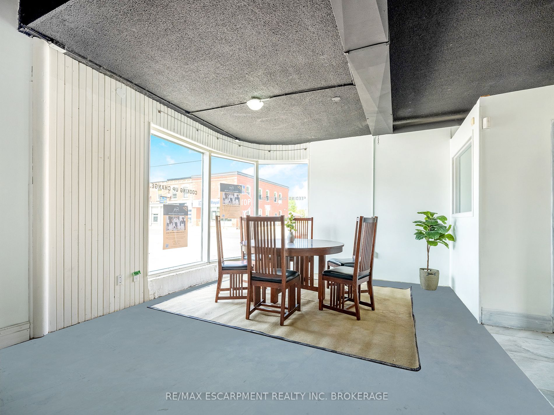 100 Trafalgar Rd