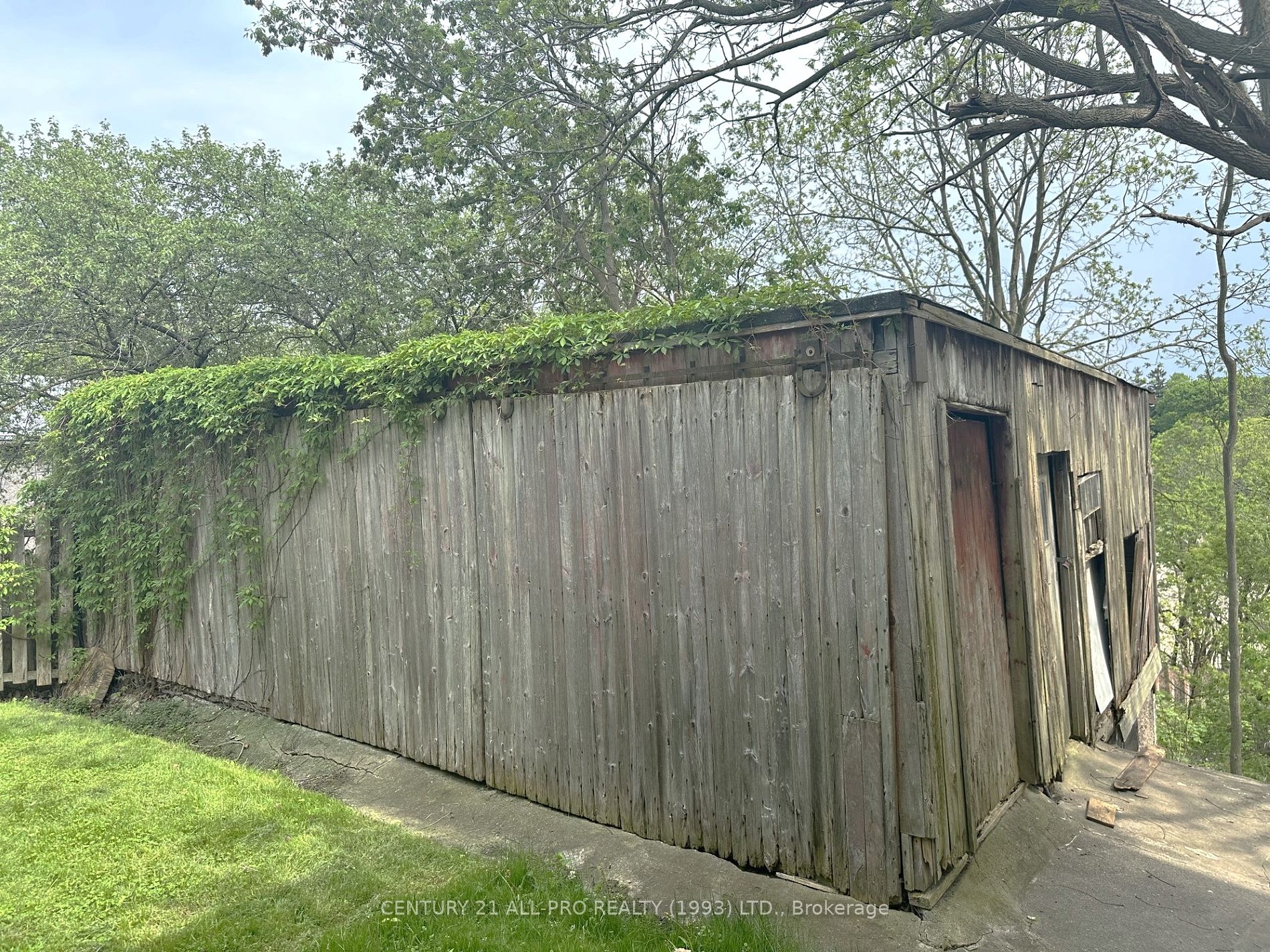 221 Walton Street