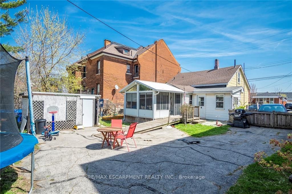 193 LOCKE Street N