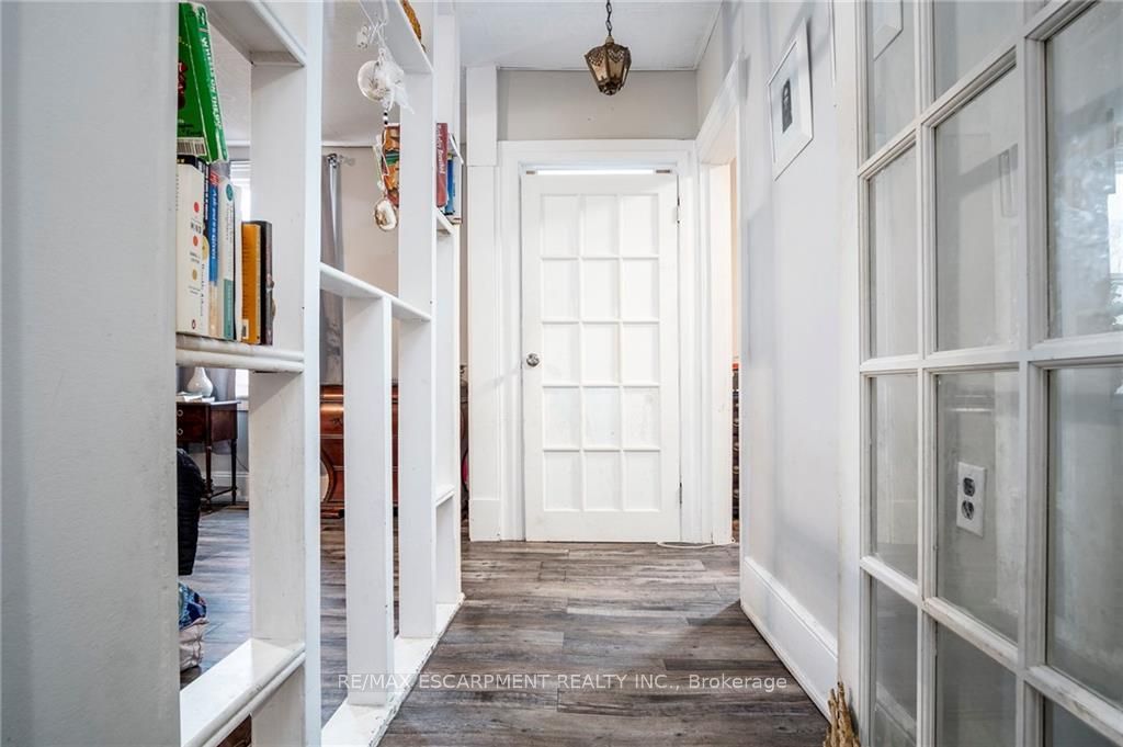 193 LOCKE Street N