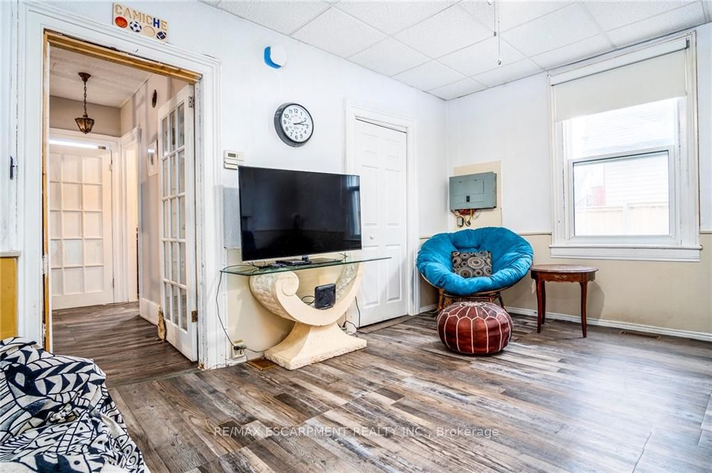 193 LOCKE Street N