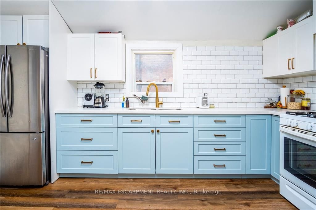 193 LOCKE Street N