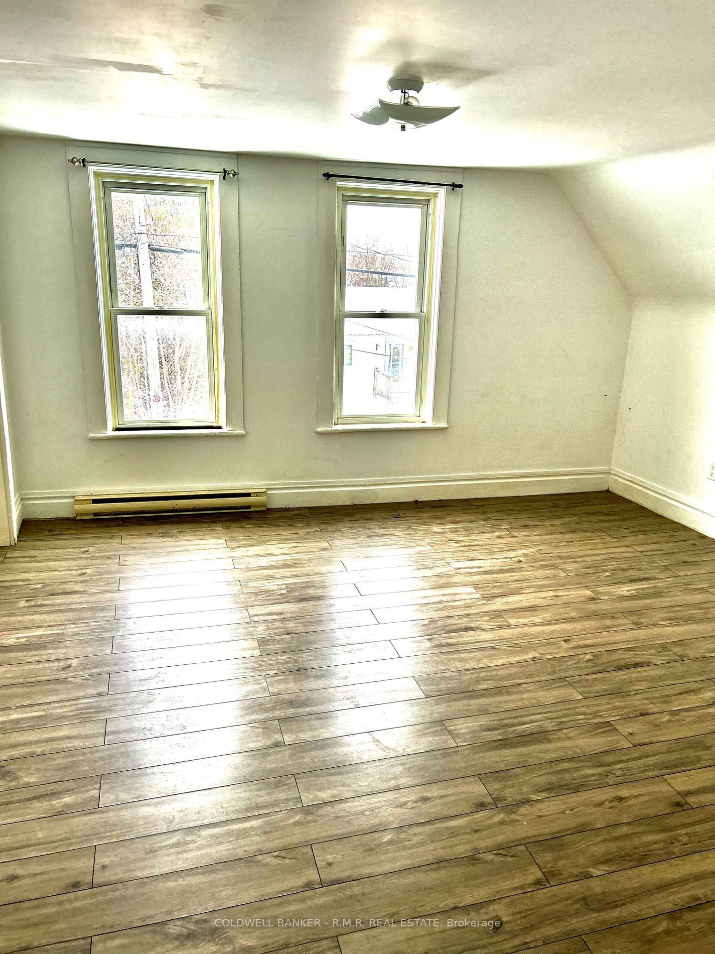 21 Elliot St