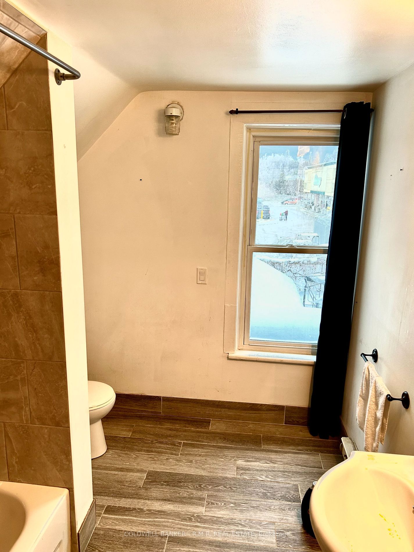 21 Elliot St
