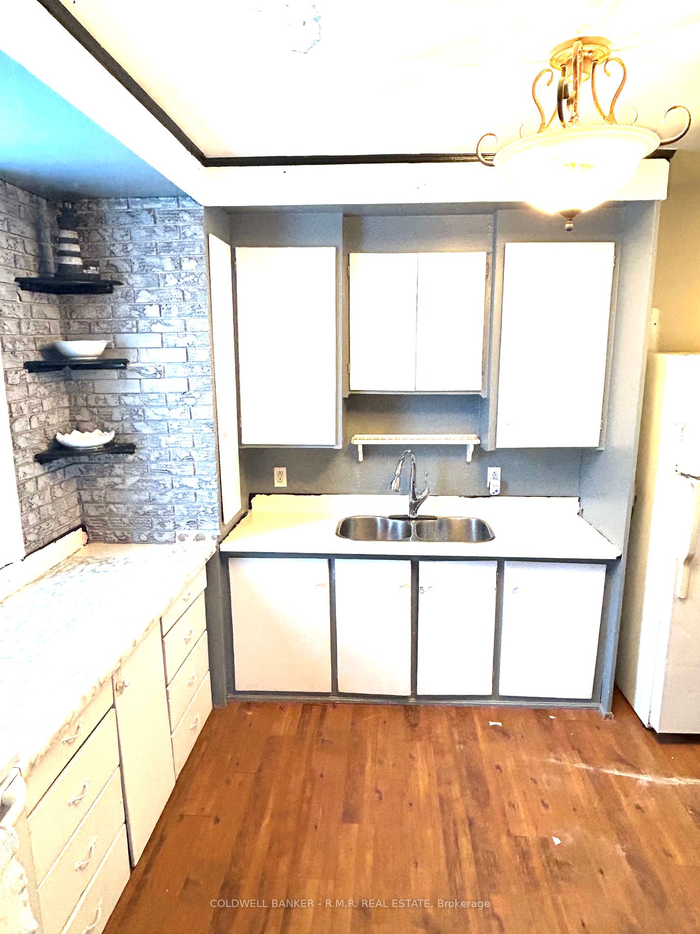 21 Elliot St