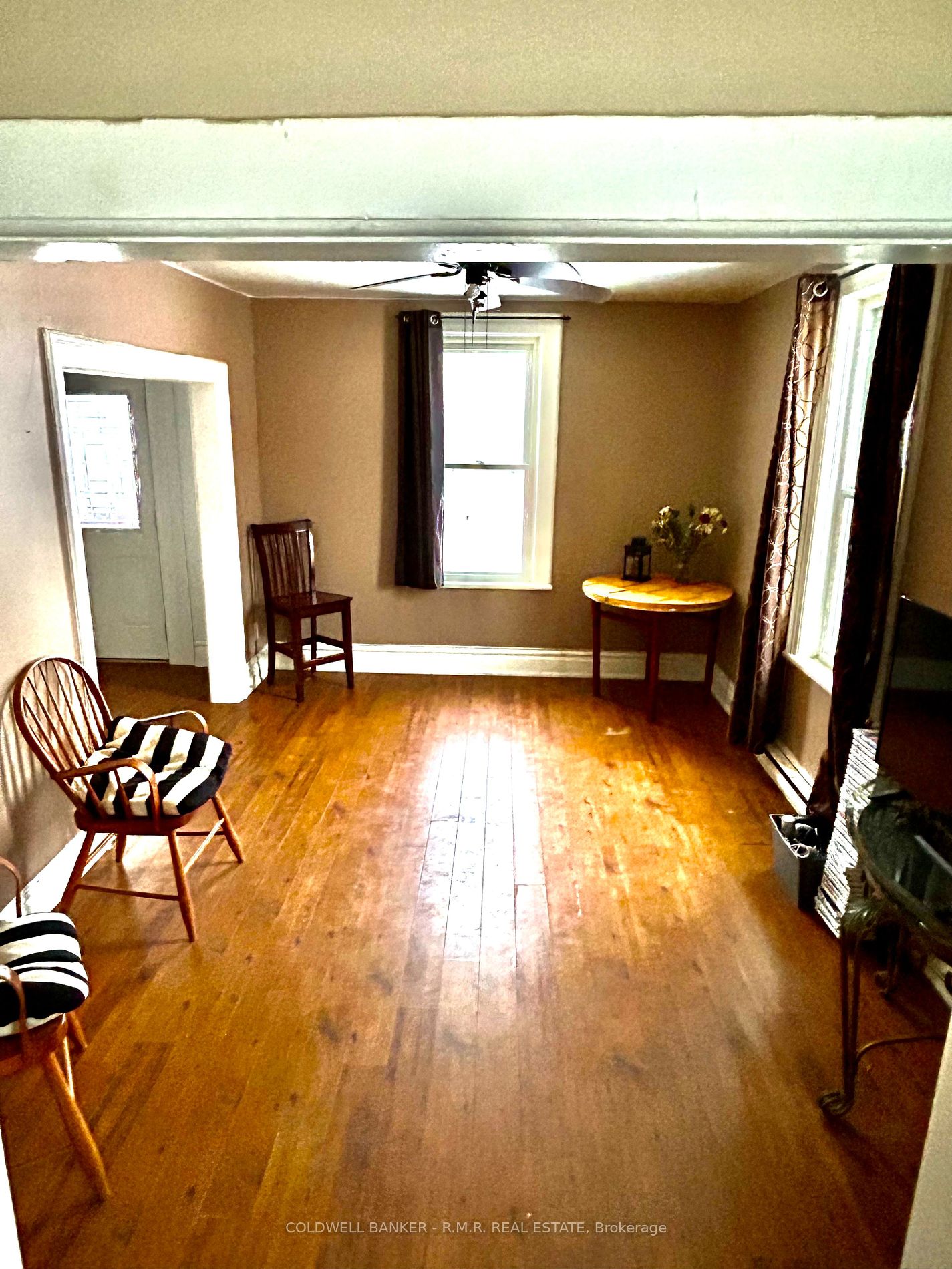 21 Elliot St