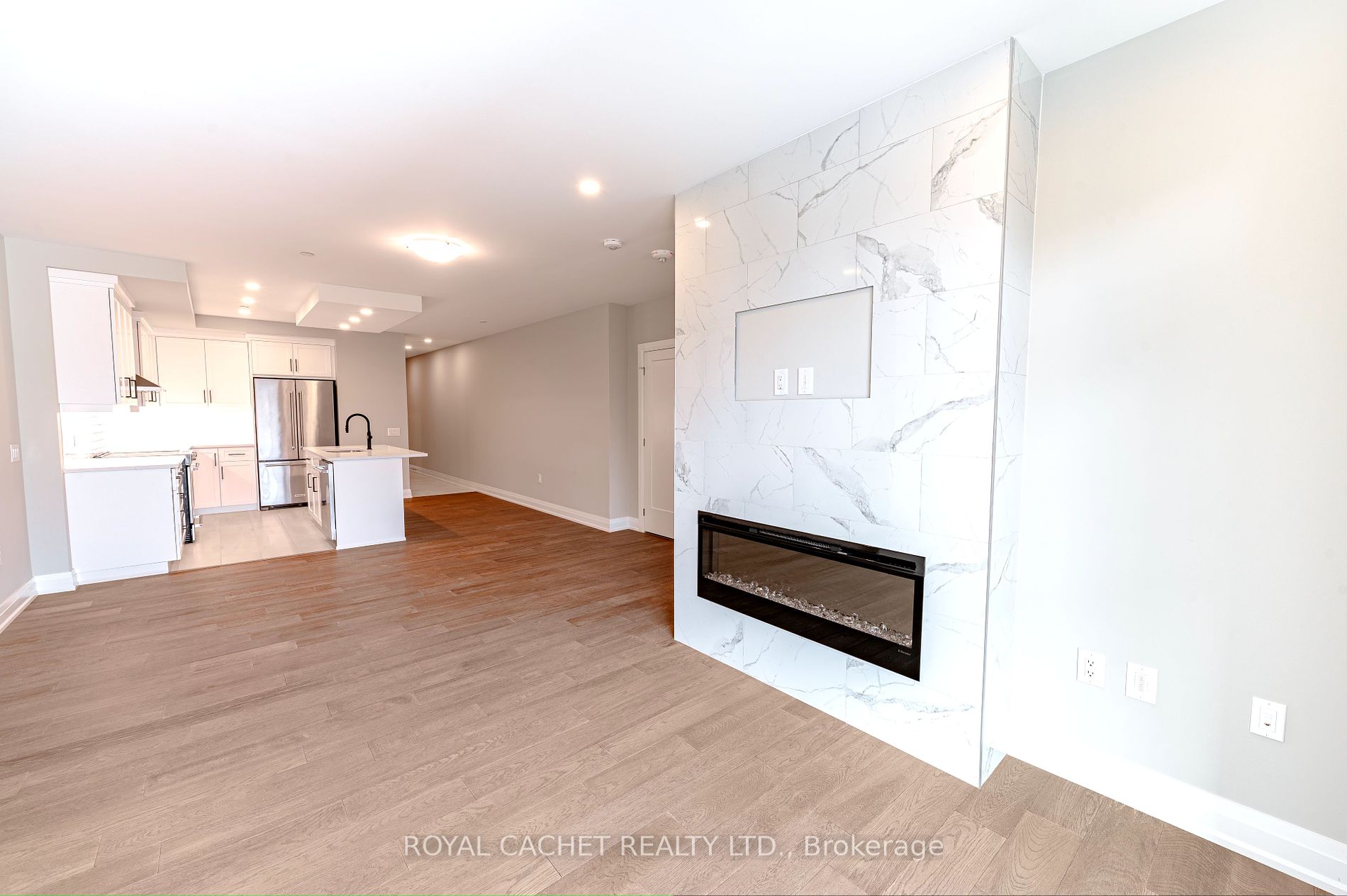 71 Wyndham Street S, #302