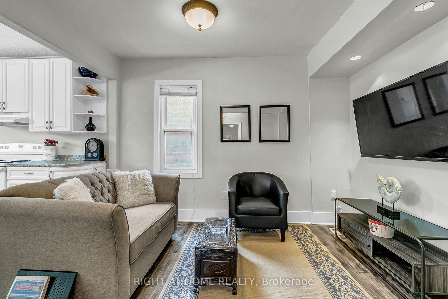 3593 Peter St