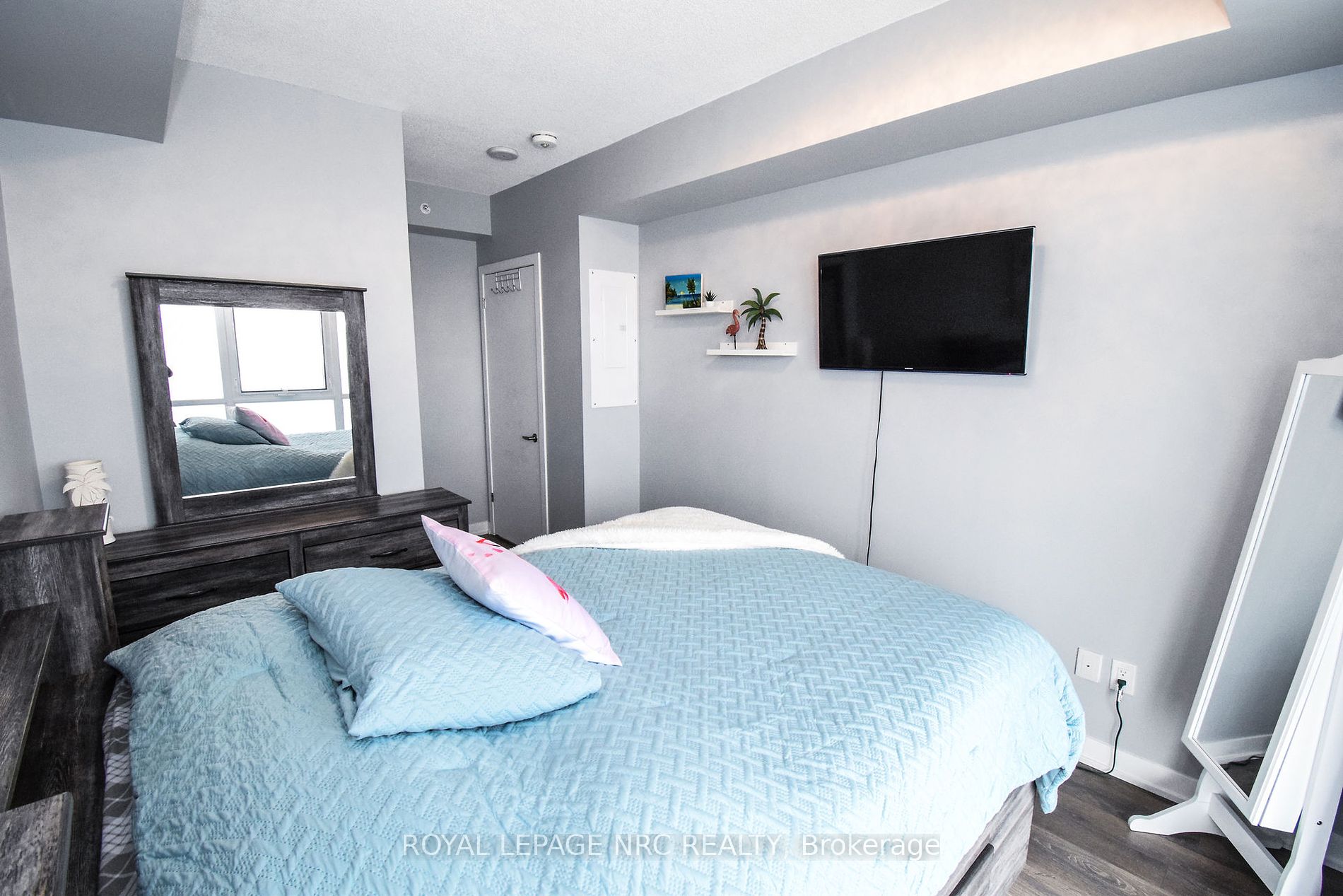 550 North Service Road #1307