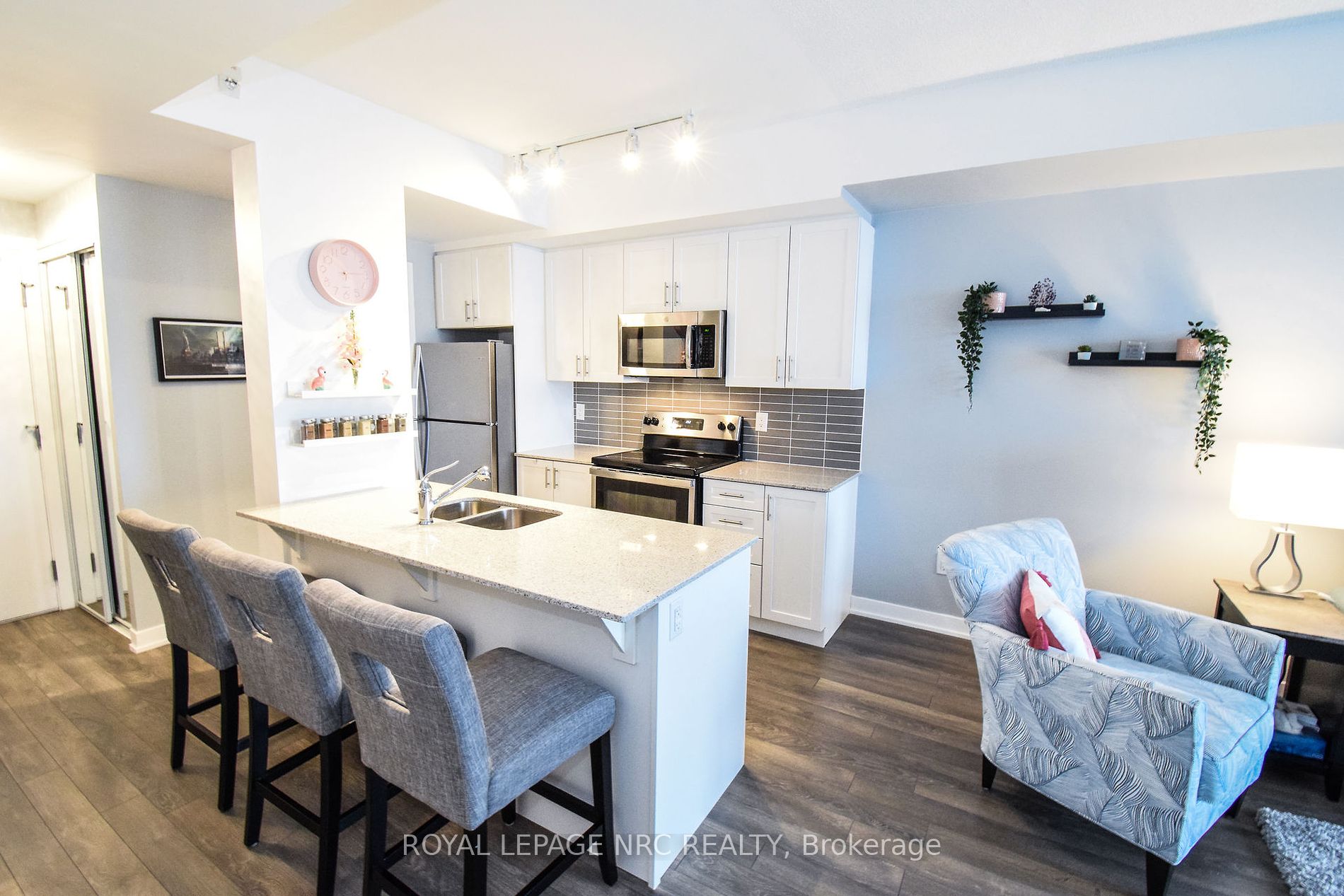 550 North Service Road #1307