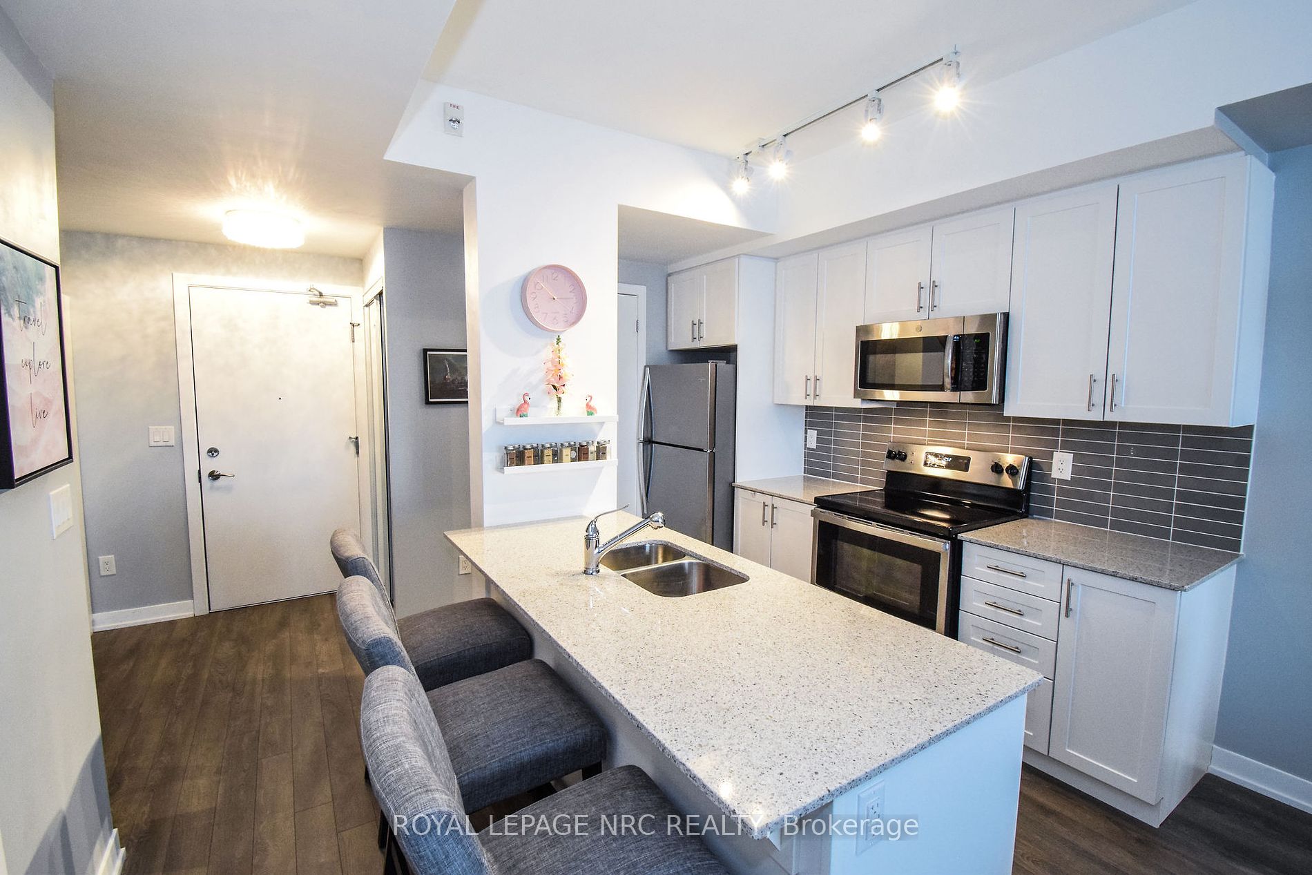 550 North Service Road #1307