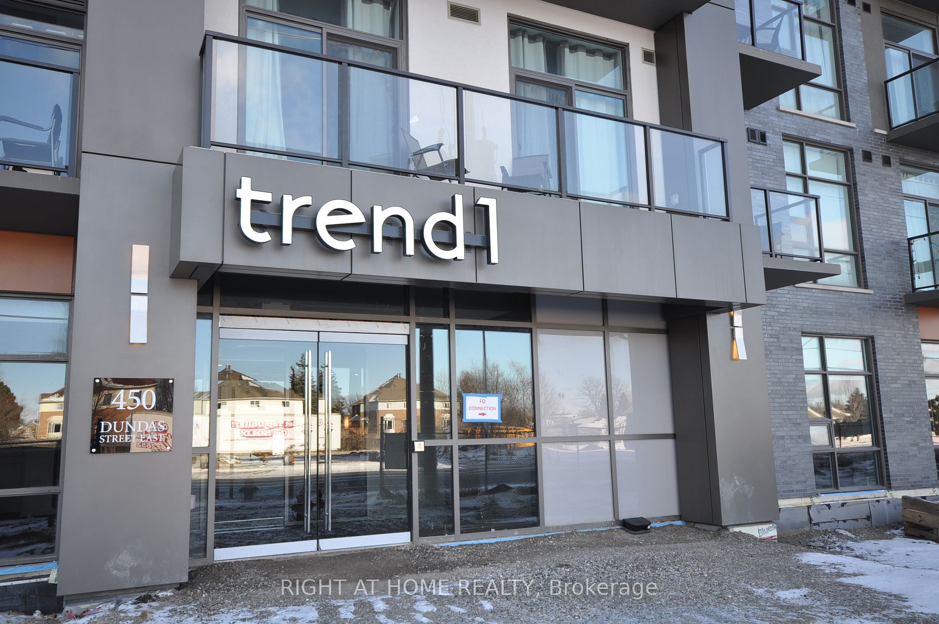 450 Dundas St E, #306