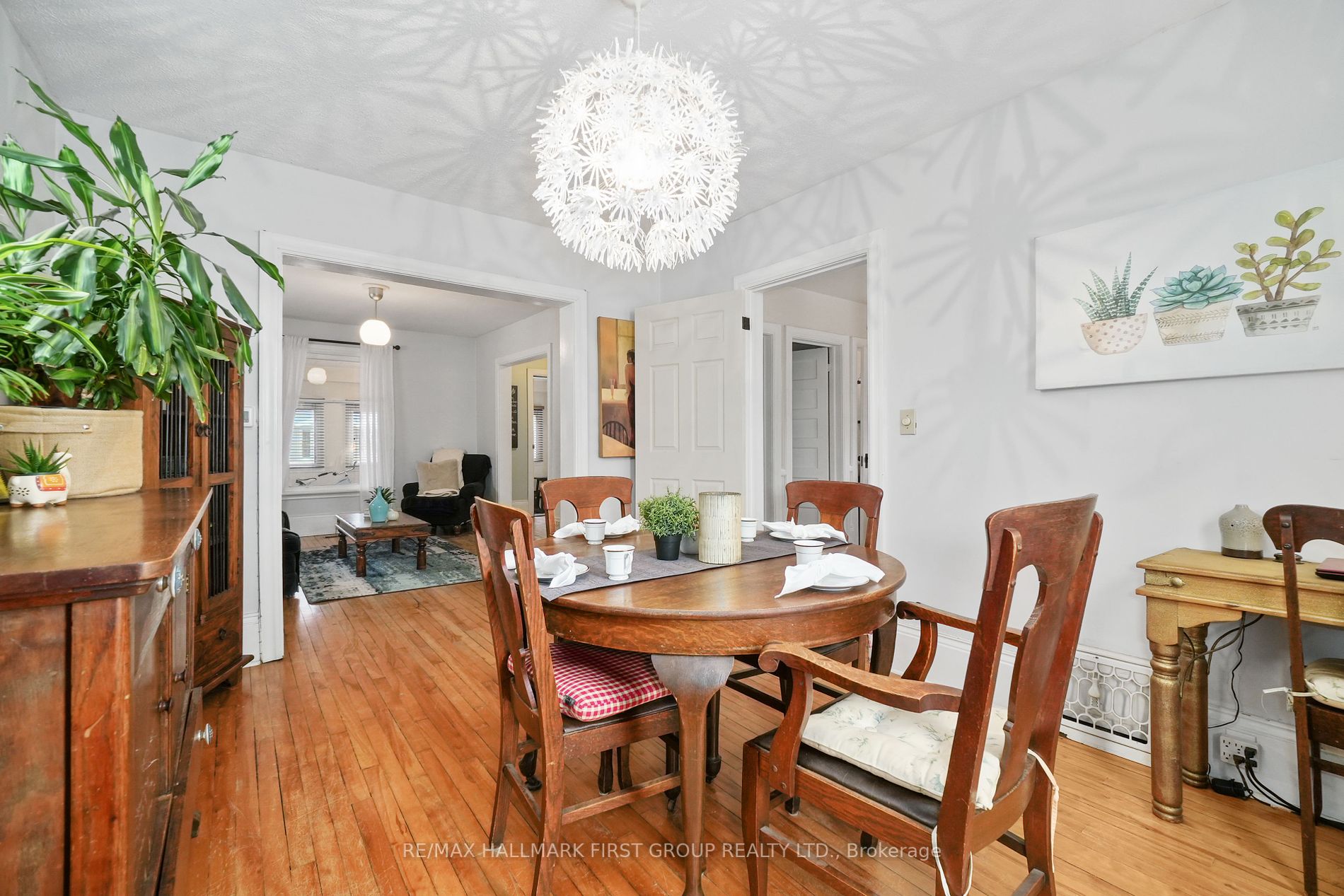 14 James St E