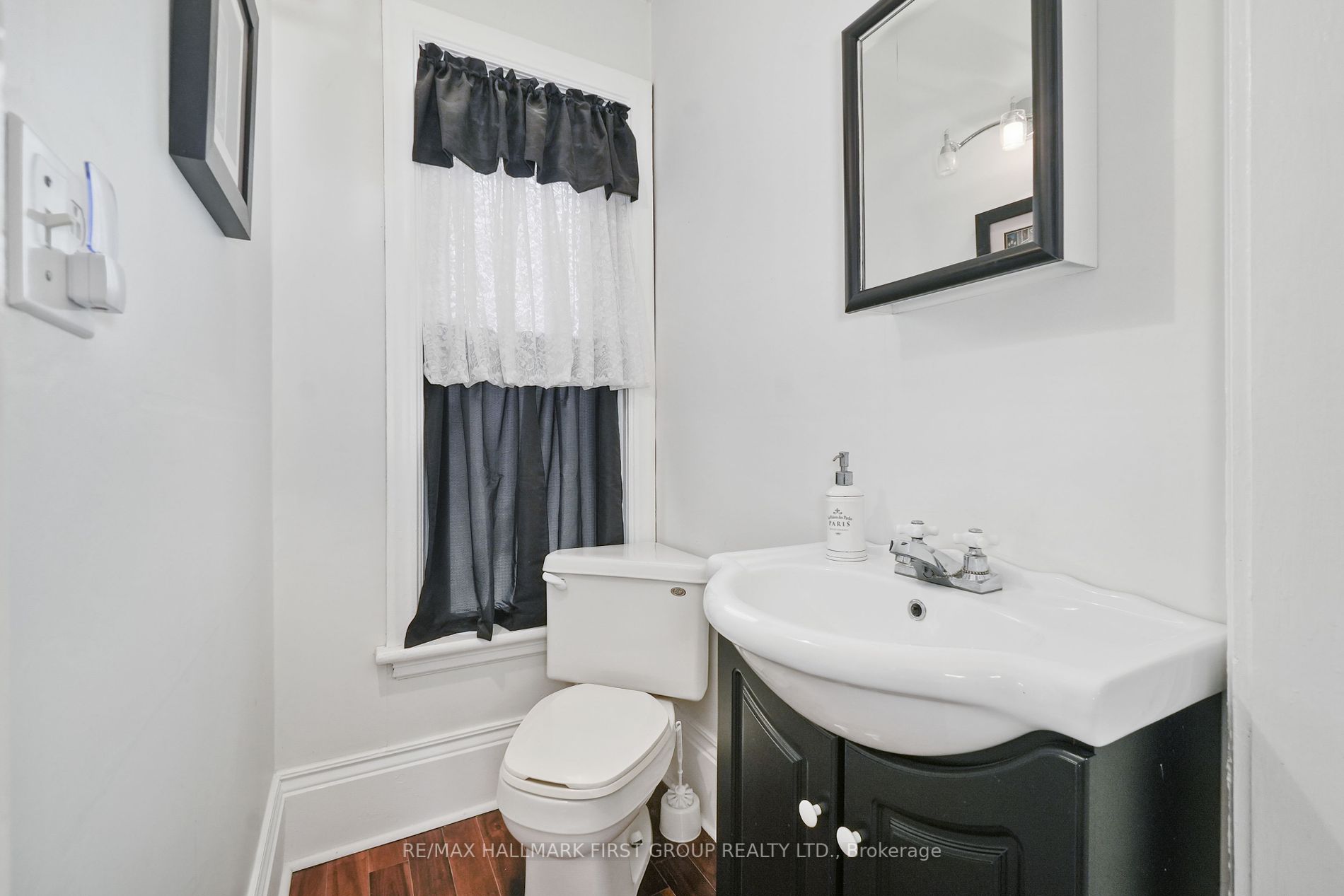 14 James St E