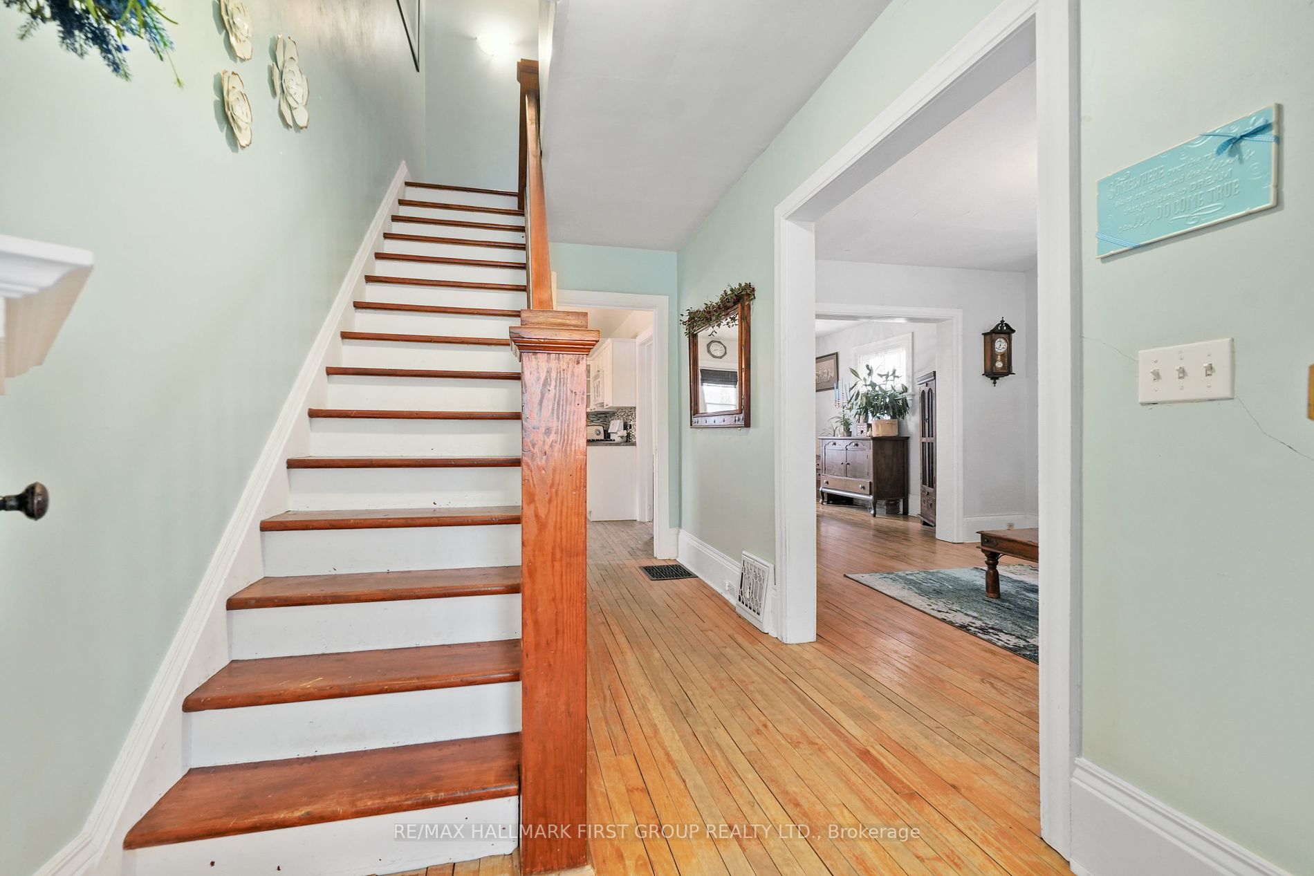 14 James St E