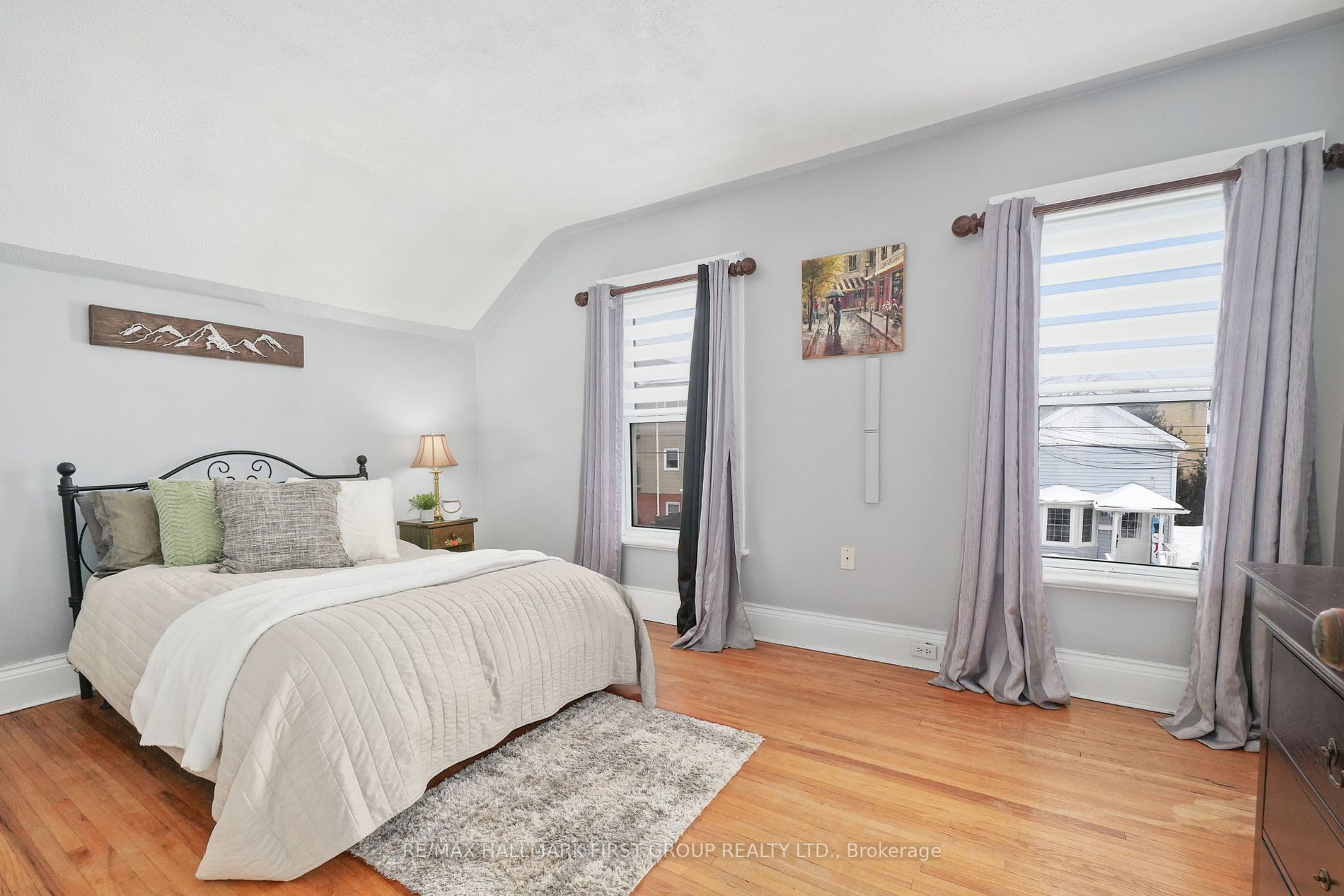 14 James St E