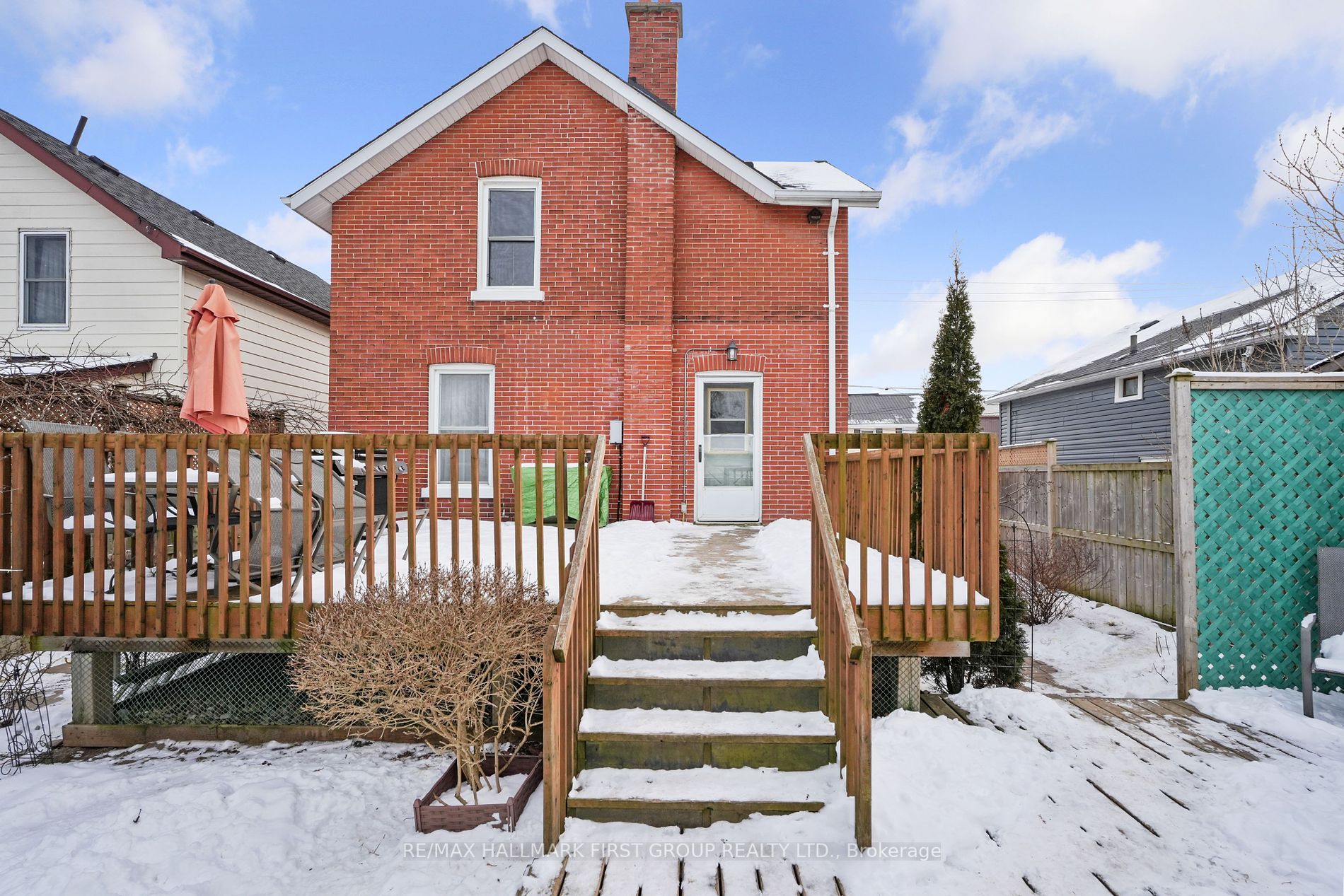 14 James St E