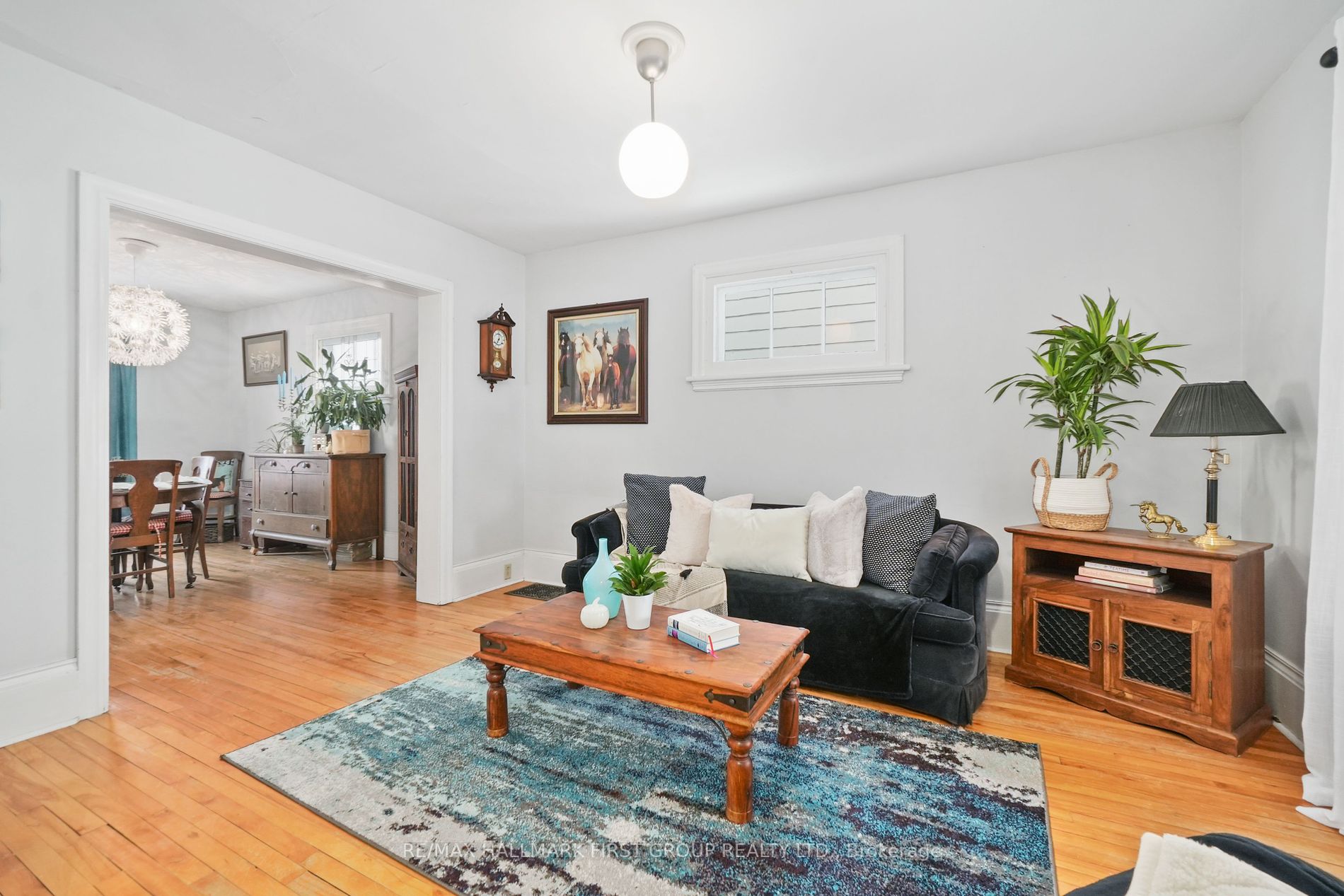 14 James St E