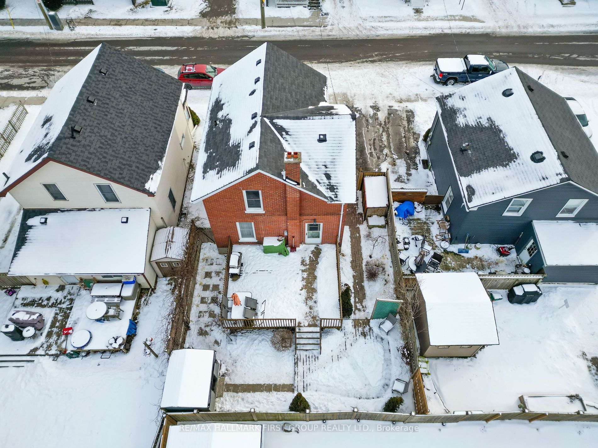 14 James St E