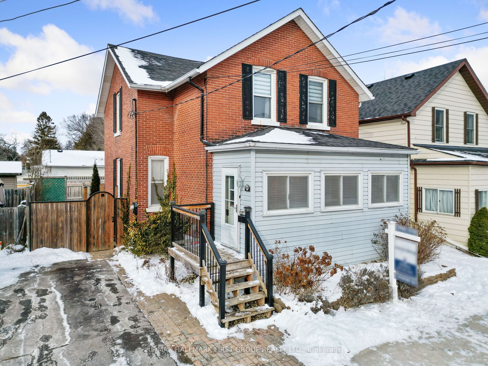 14 James St E