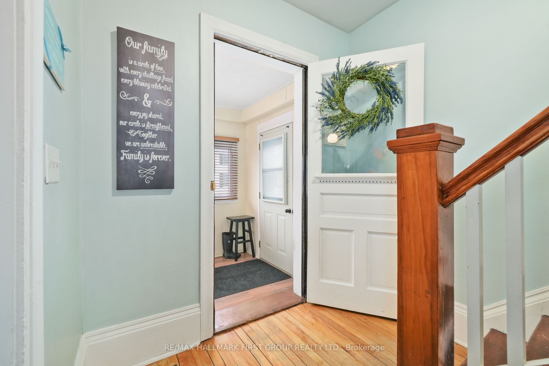 14 James St E
