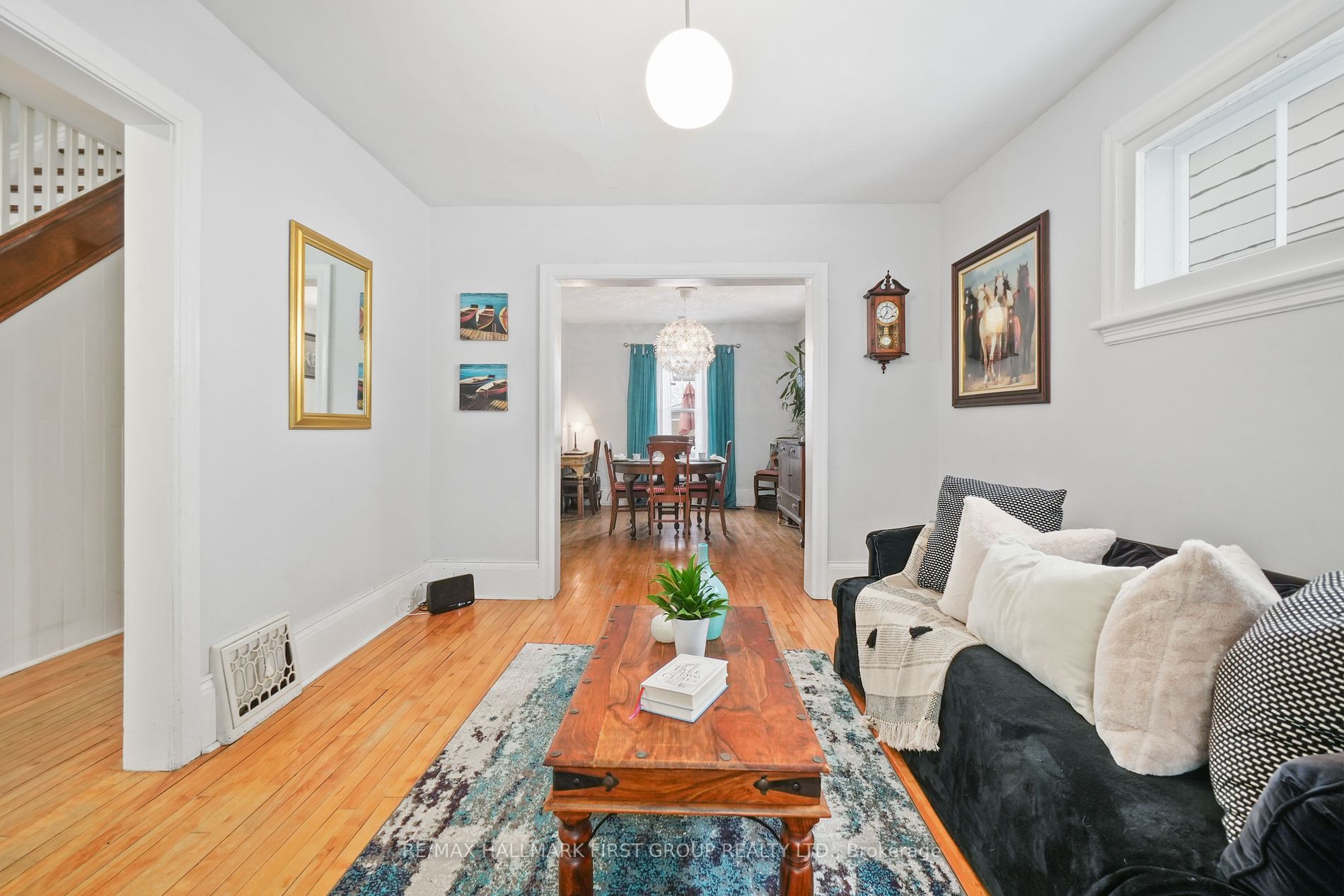 14 James St E
