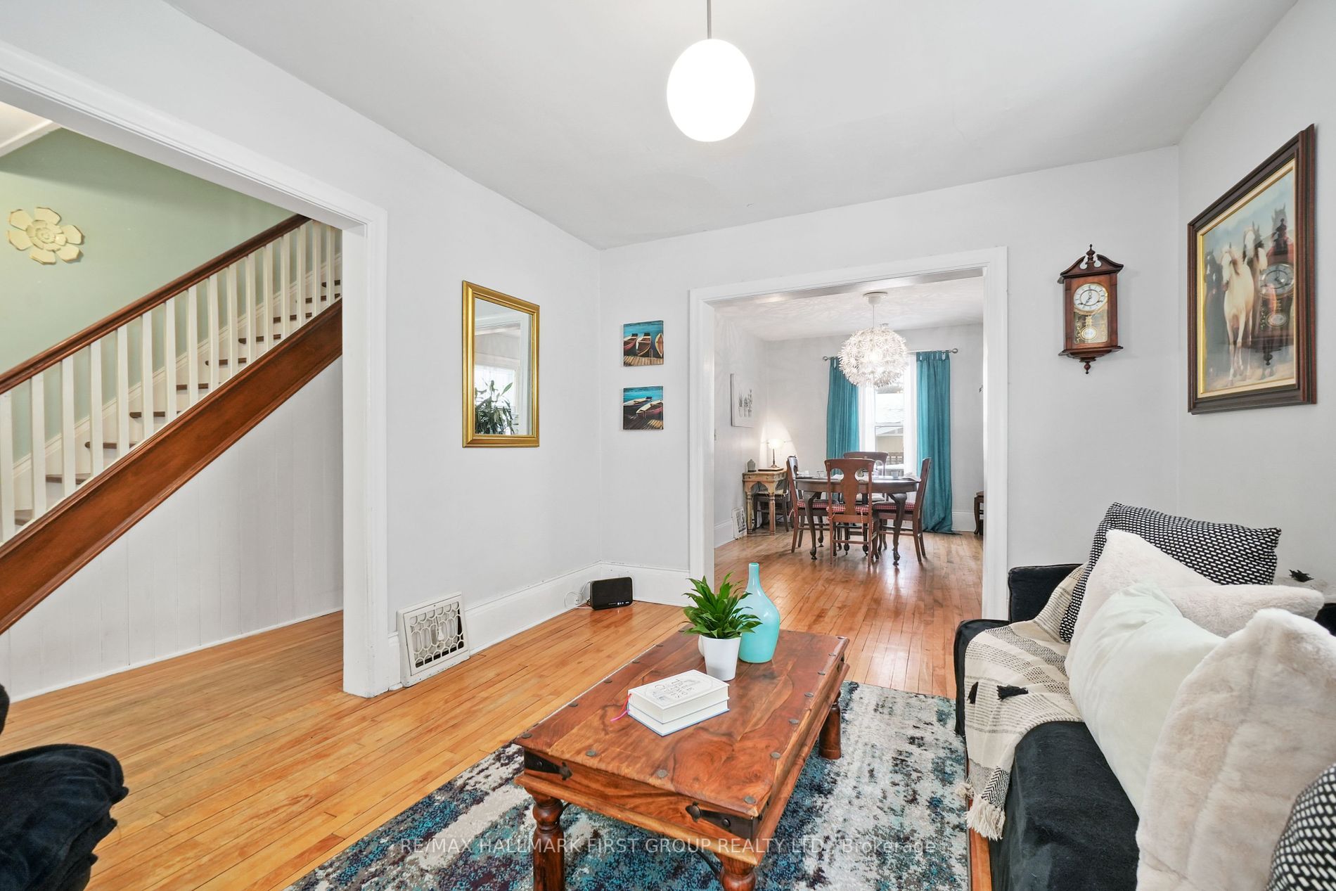 14 James St E
