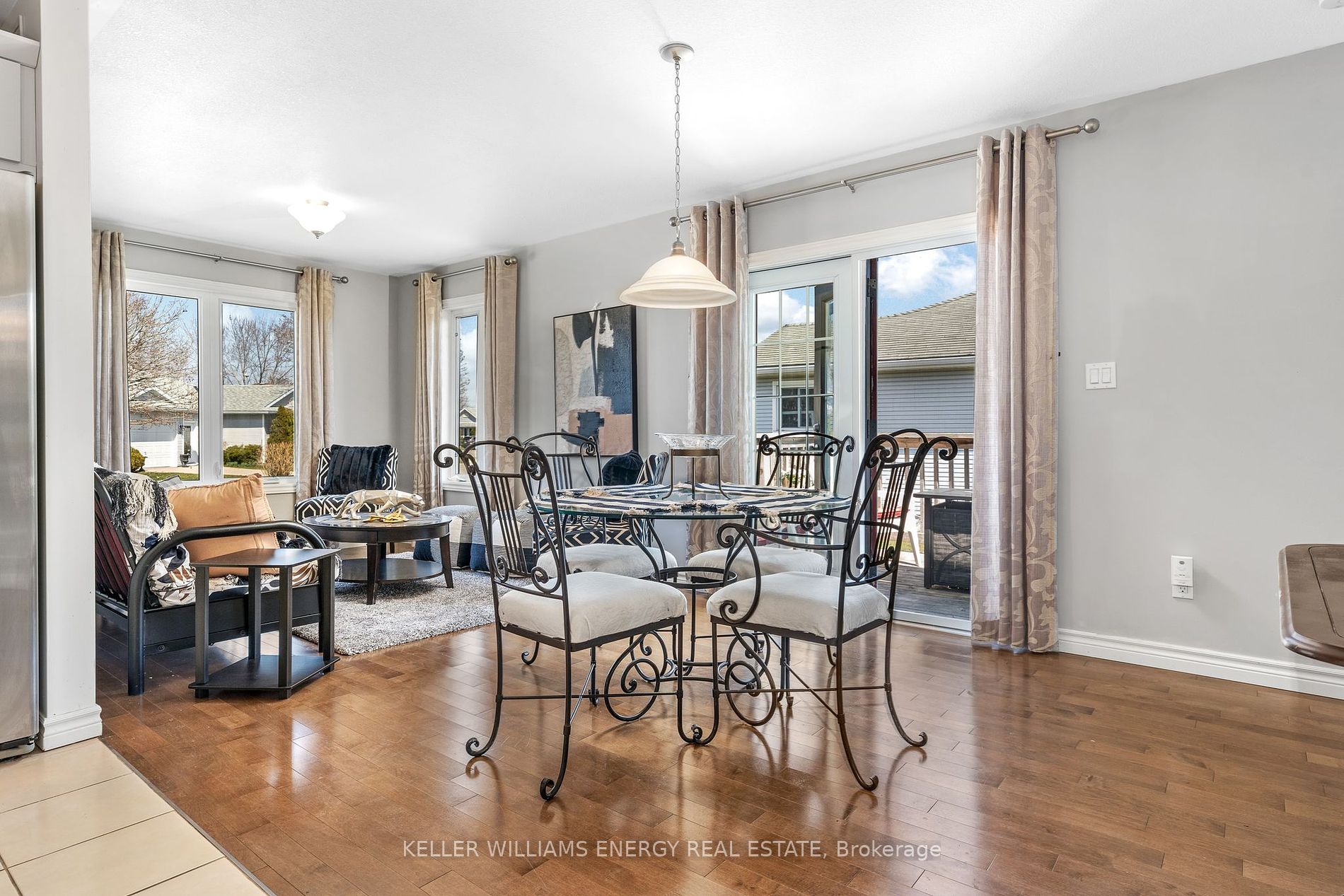 2 Cretney Dr