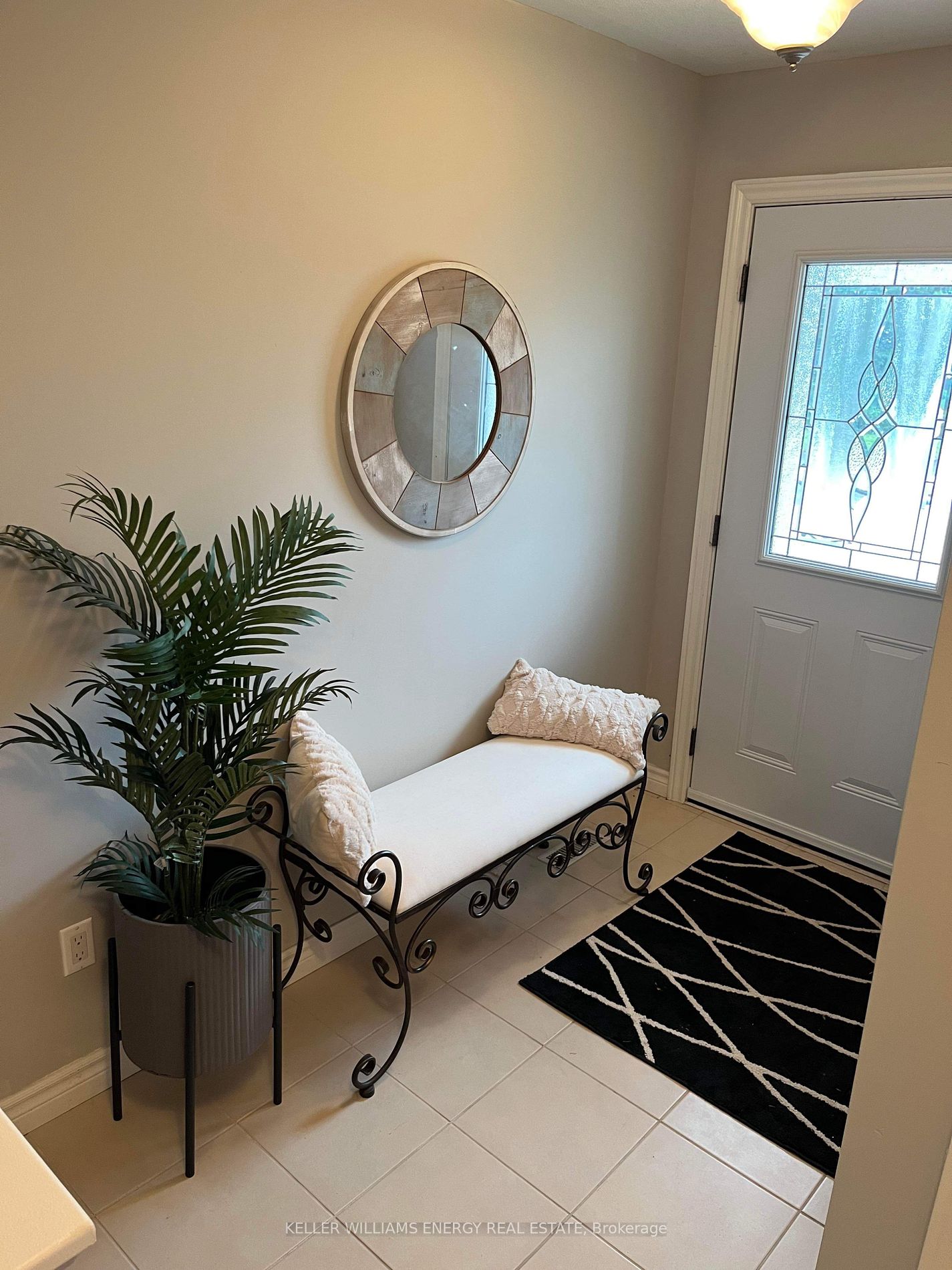 2 Cretney Dr