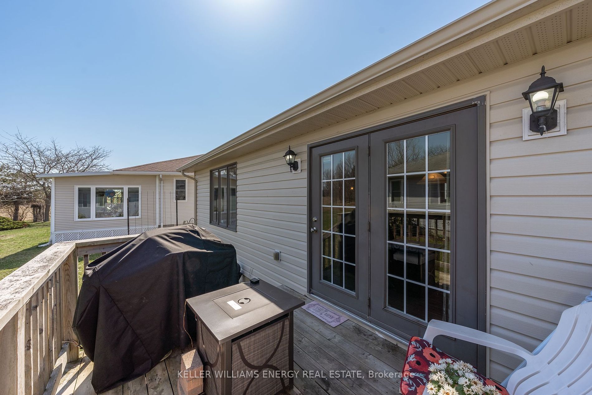 2 Cretney Dr