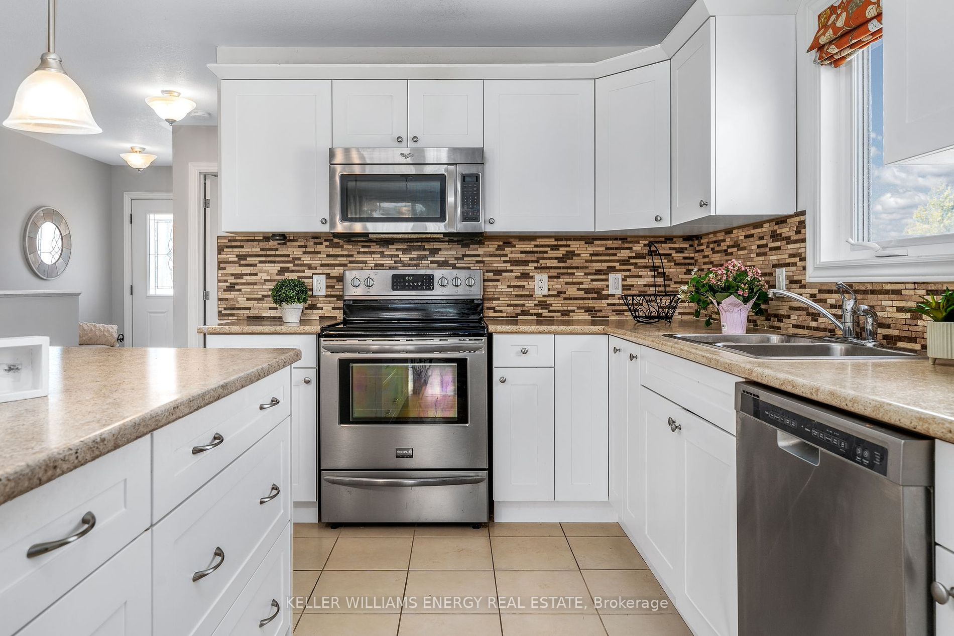 2 Cretney Dr