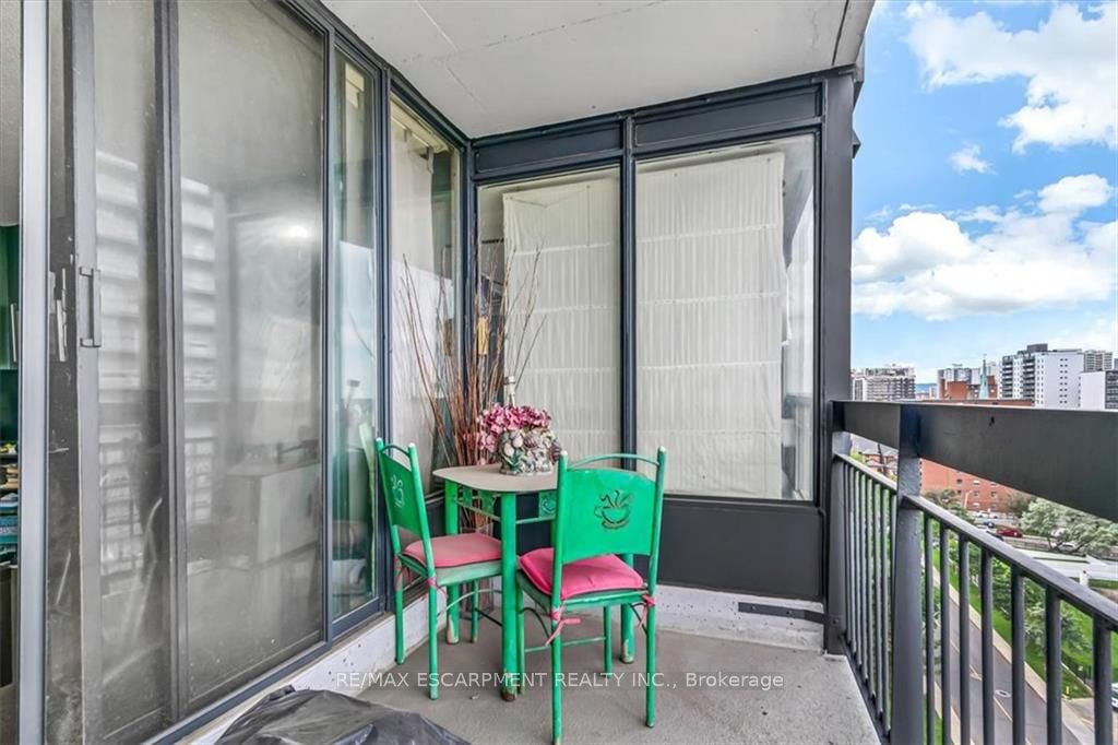 150 Charlton Avenue E #1201