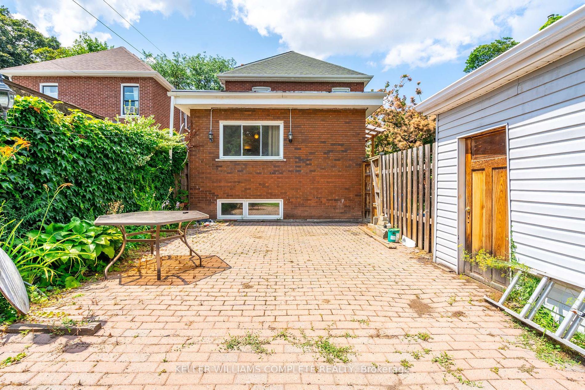 239 Sherman Ave S