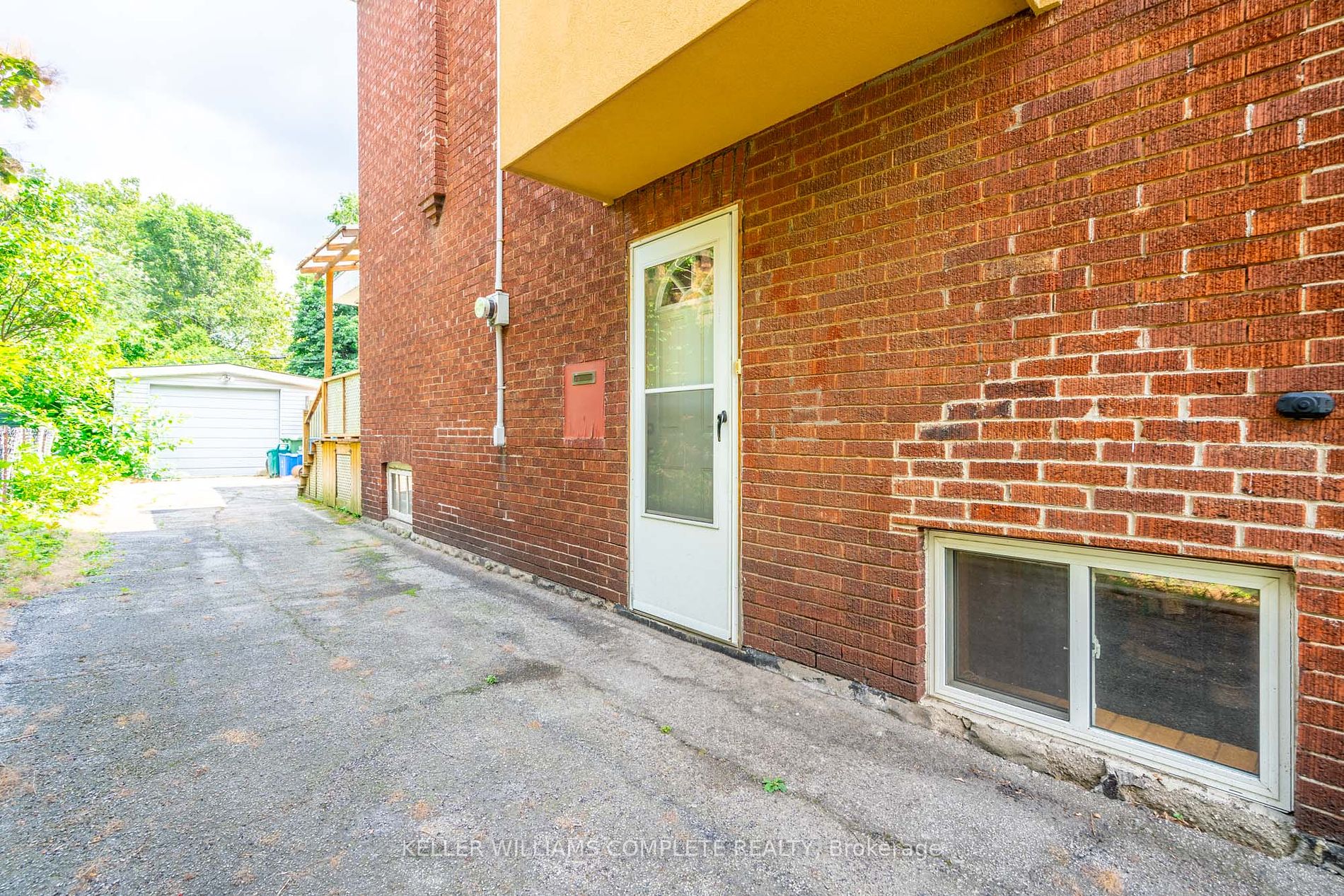 239 Sherman Ave S