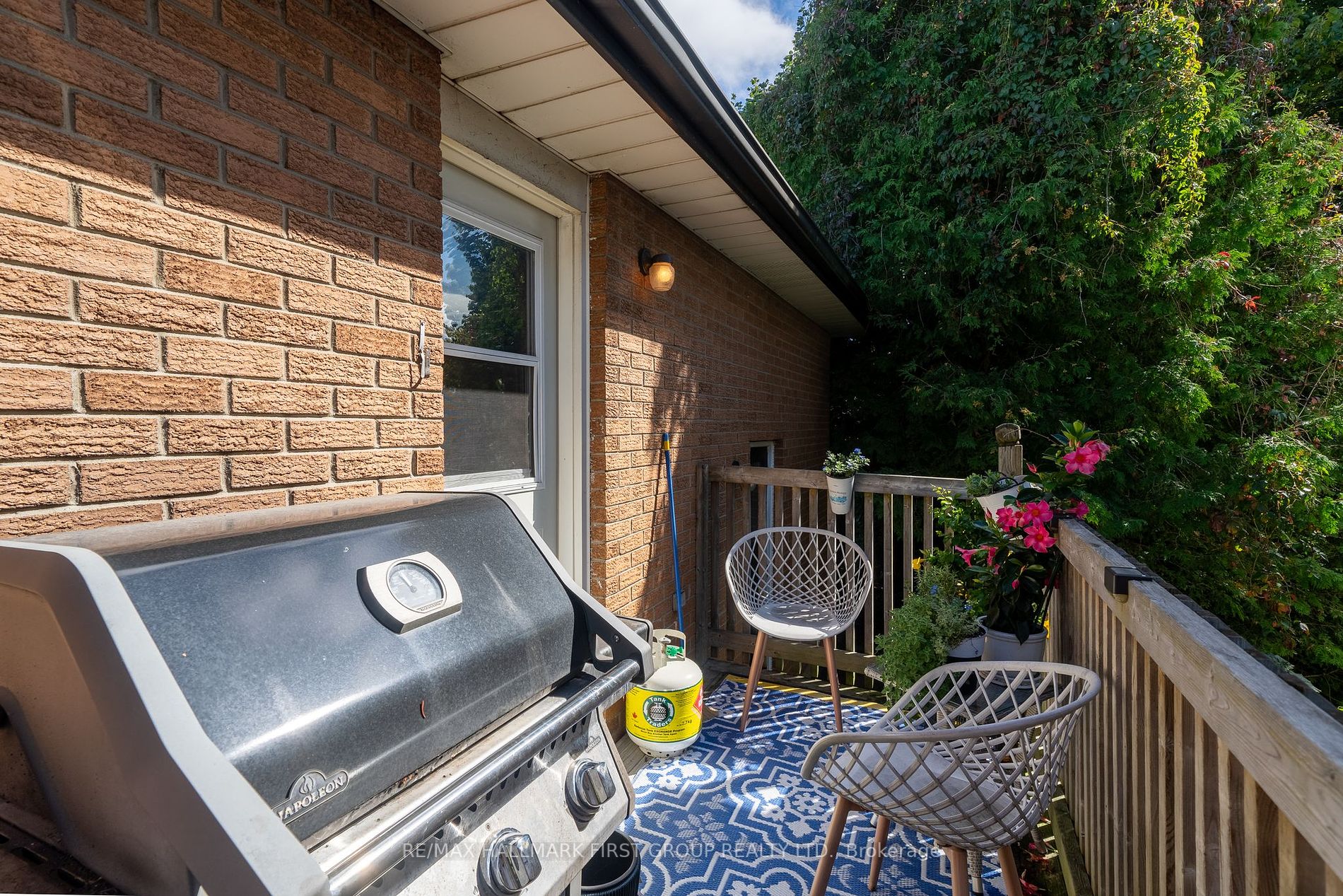 585 Barbara St
