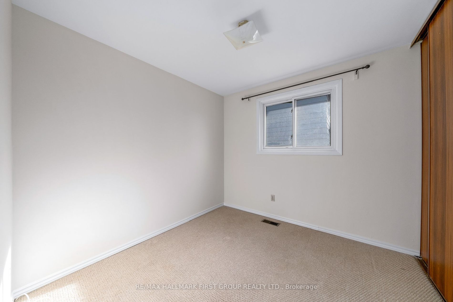 585 Barbara St