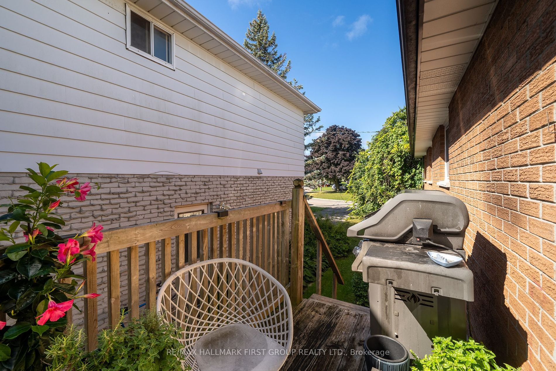 585 Barbara St