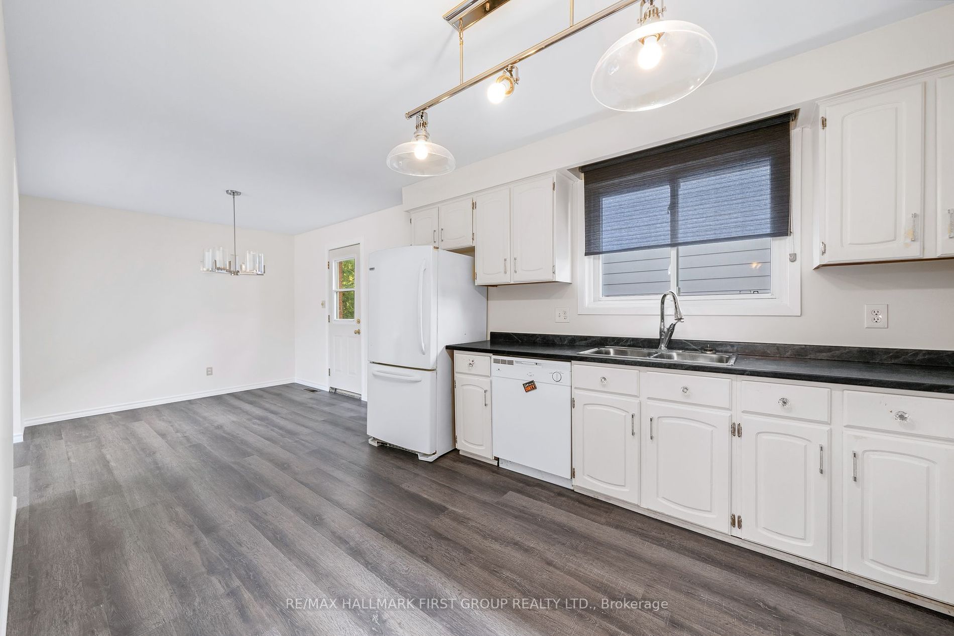 585 Barbara St
