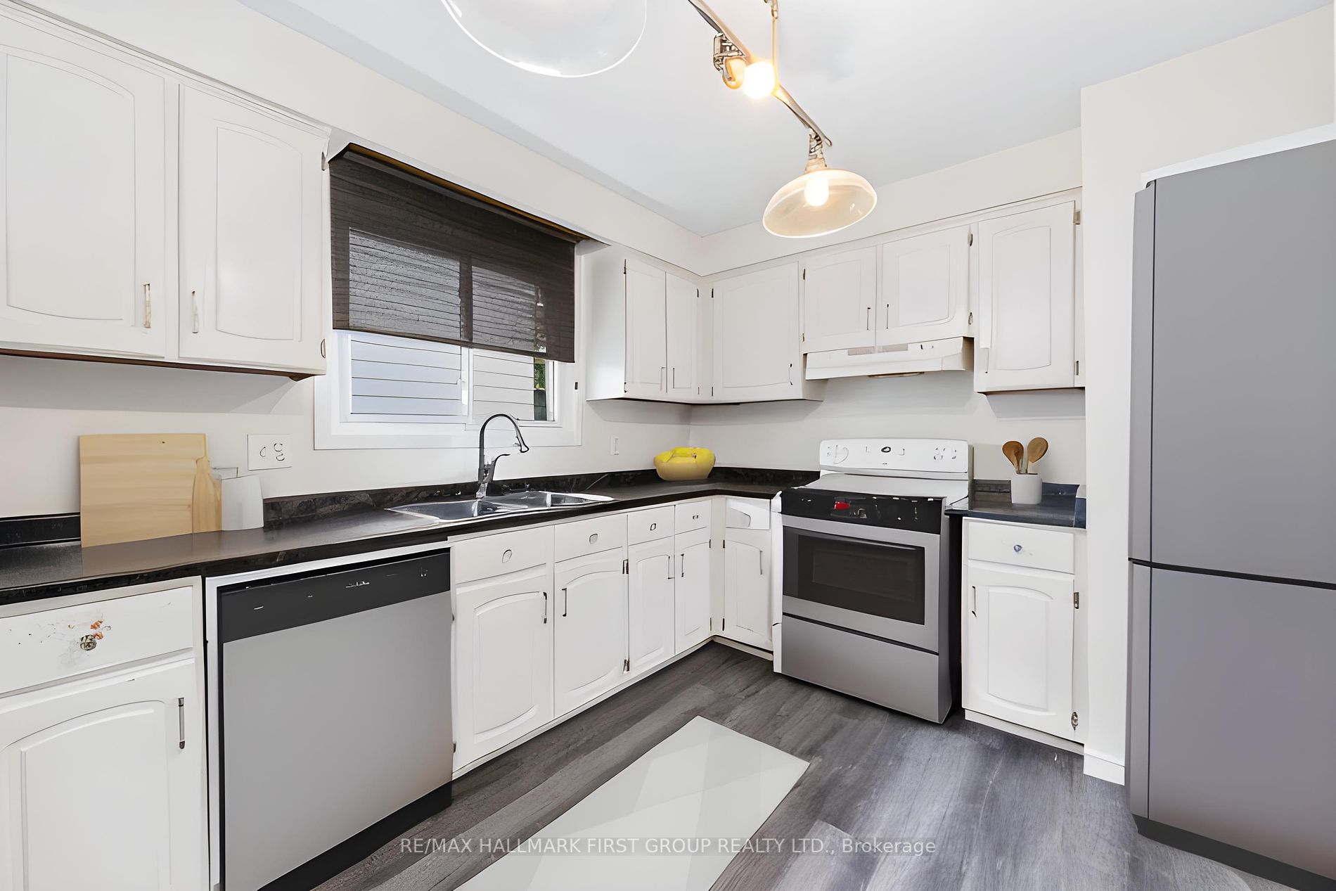 585 Barbara St