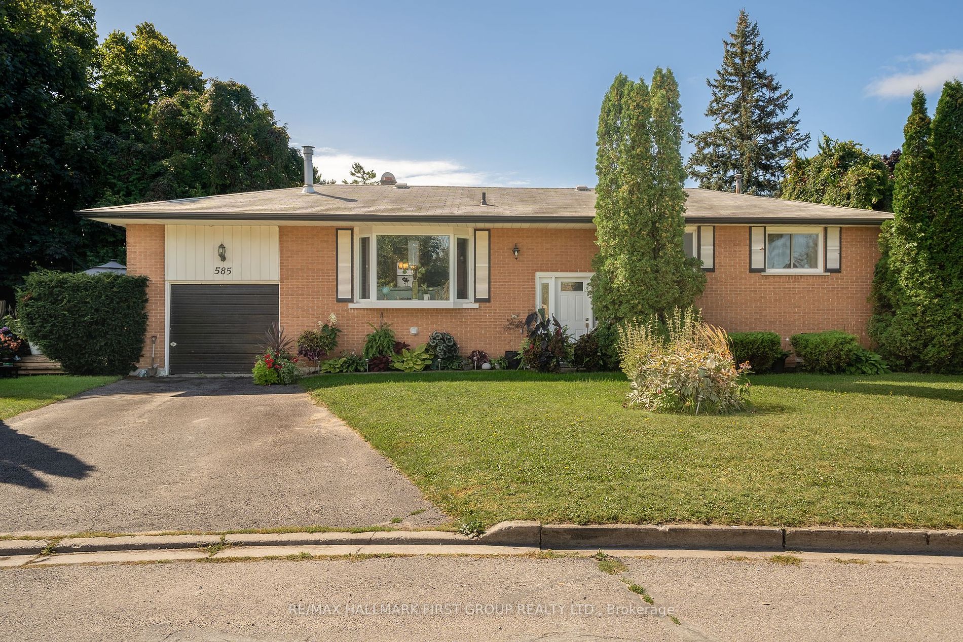 585 Barbara St
