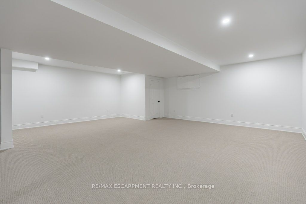 17 William St