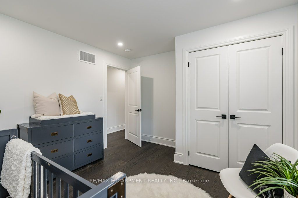 17 William St
